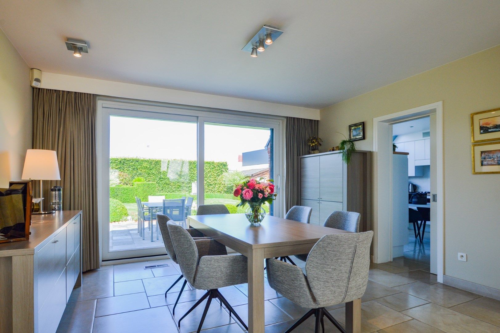 Instapklare villa te koop in residentiële wijk nabij centrum Jabbeke foto 6