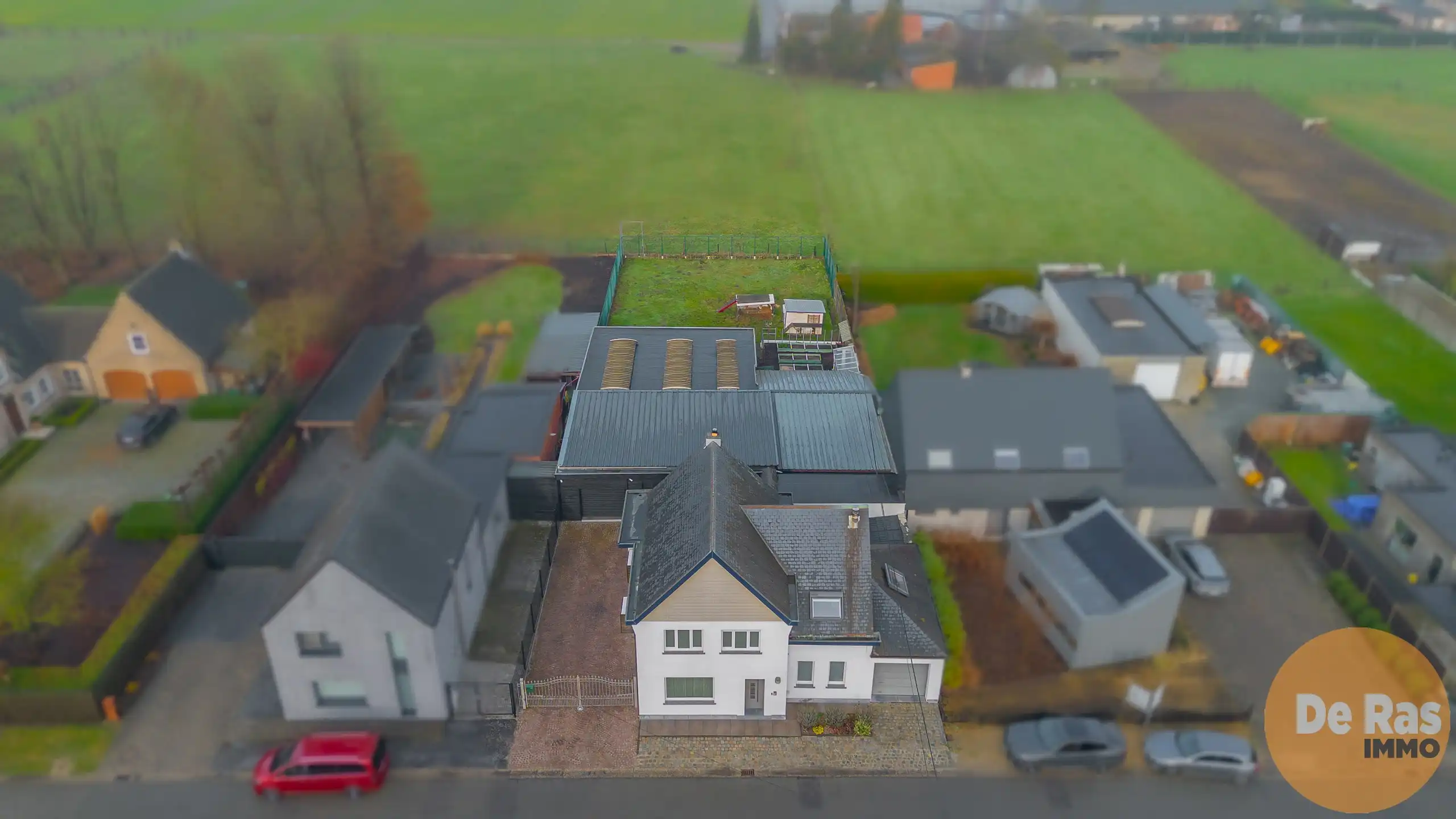 Hoofdfoto van de publicatie: MASSEMEN - Instapklare woning met ruime loods (310m²)