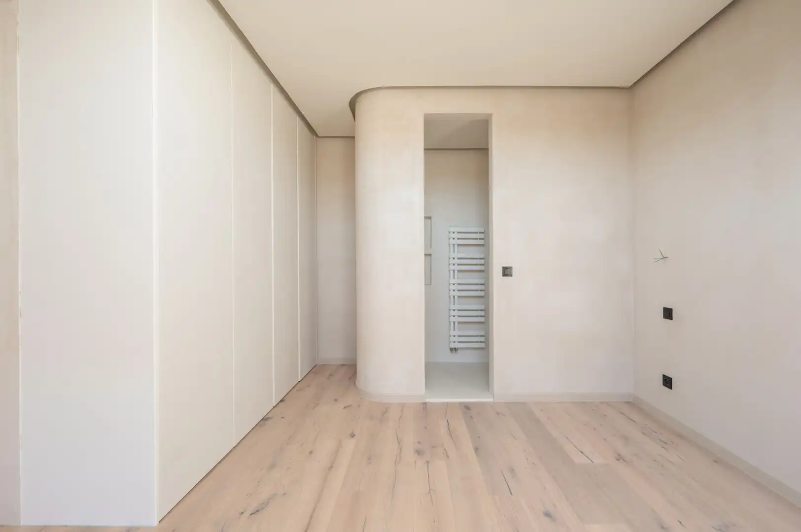Volledig gerenoveerde stadswoning met dubbele gevelbreedte, tuin en garage foto 20