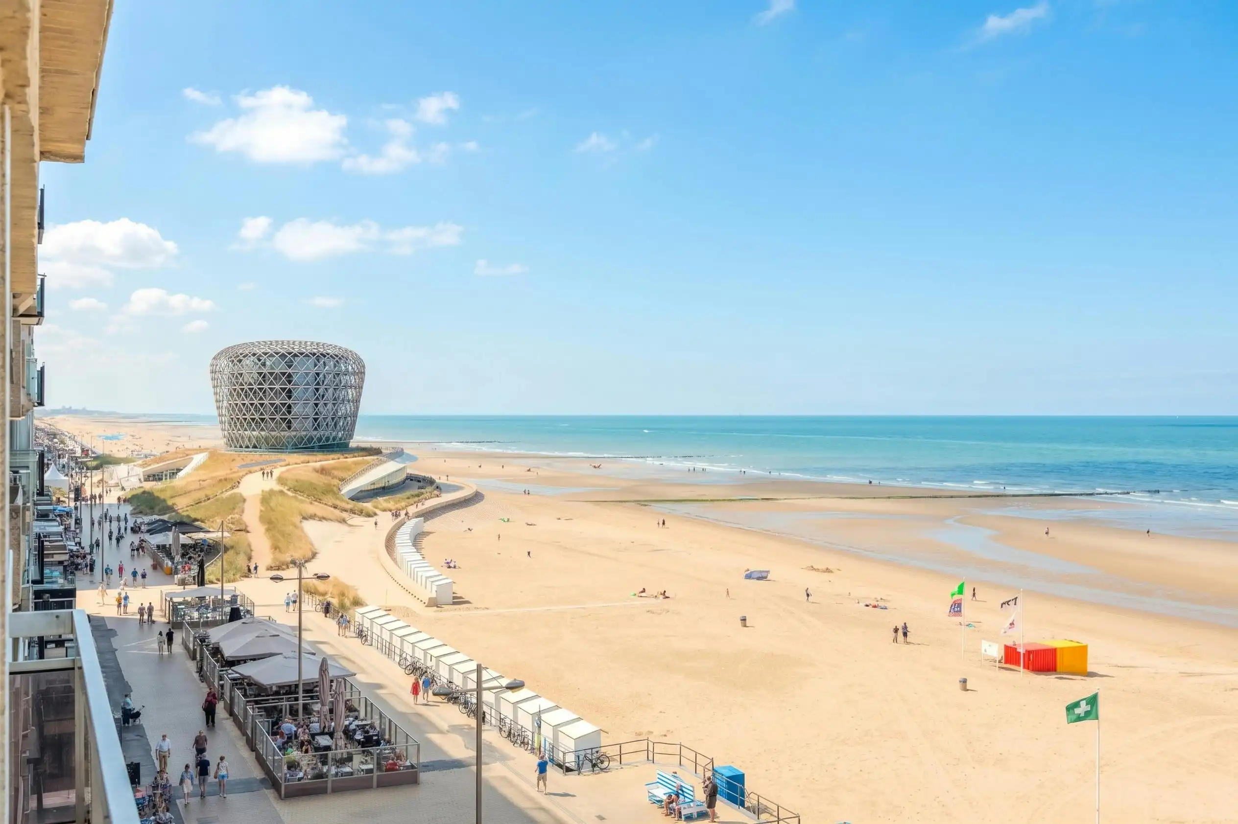 Ruime studio met prachtig frontaal zeezicht te Middelkerke foto 3