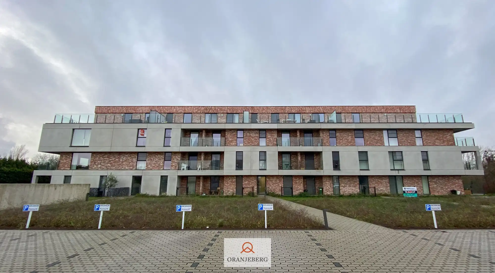 Ruime autostaanplaats te huur in afgesloten parkeergarage nabij Gent centrum foto 4