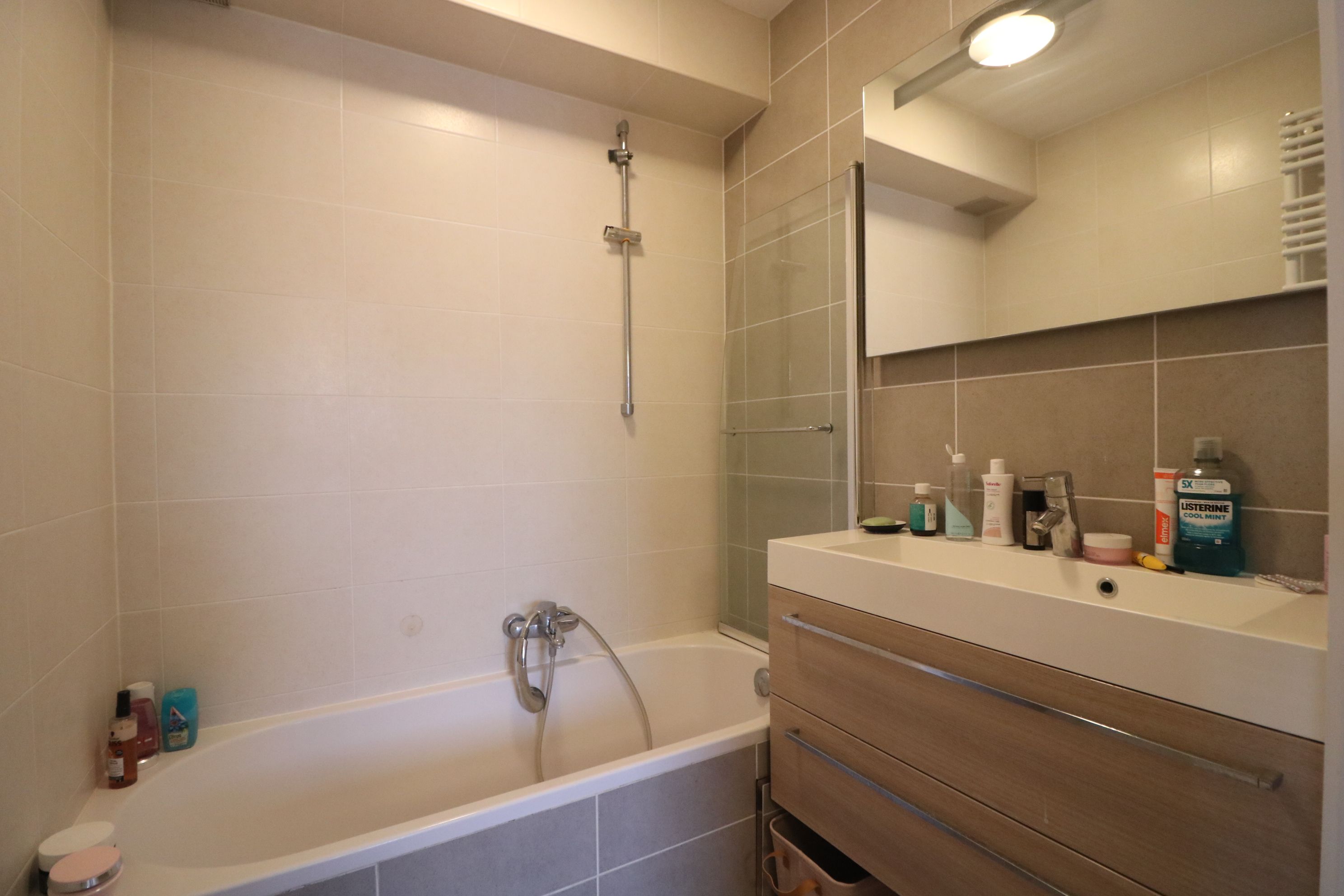 Recent 2 slaapkamerappartement op de eerste verdieping van residentie Travaly. foto 8