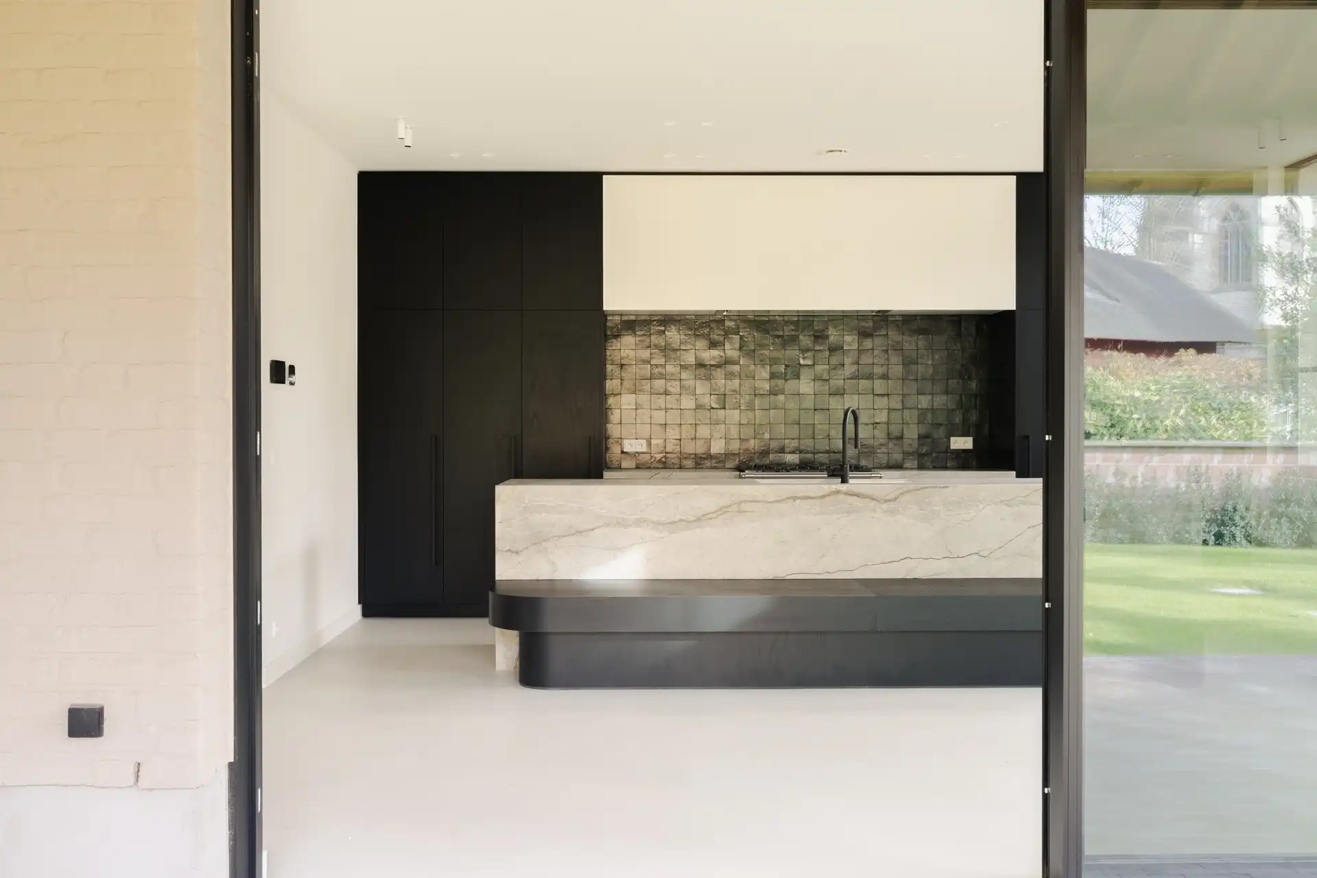 Exclusieve high-end woning in hartje Brussegem foto 2