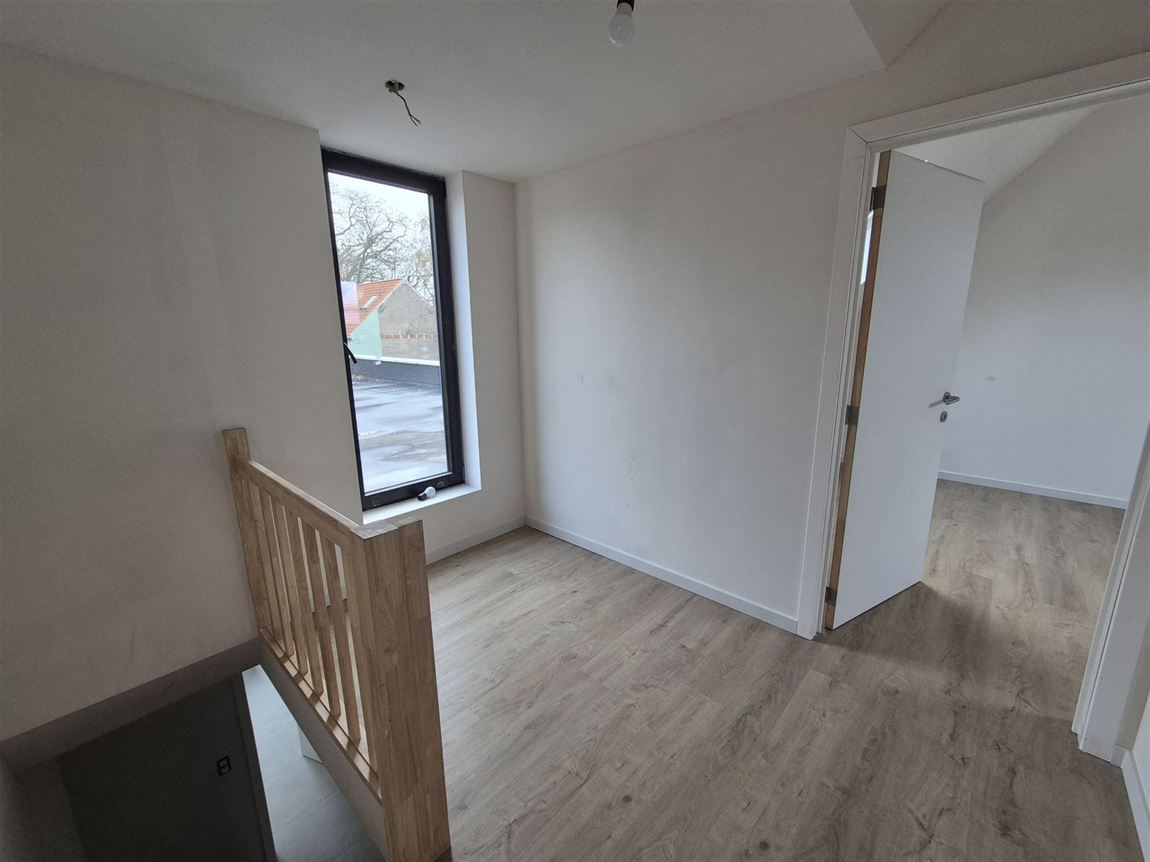 Volledig gerenoveerde, rustig gelegen woning met 4 slaapkamers. foto 13