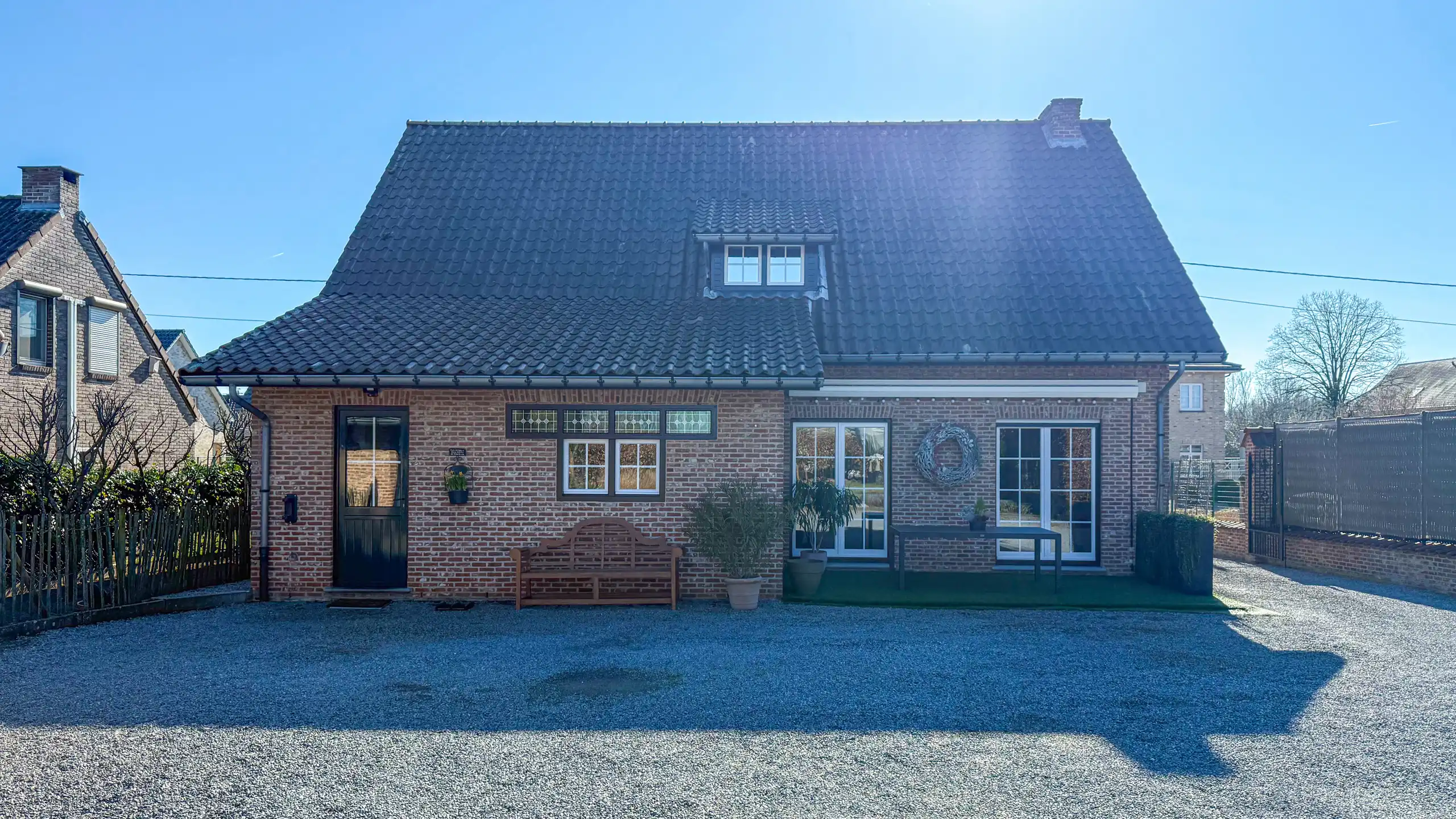 Instapklare gezinswoning met 5slpks, dubbele garage en tuin! foto 50