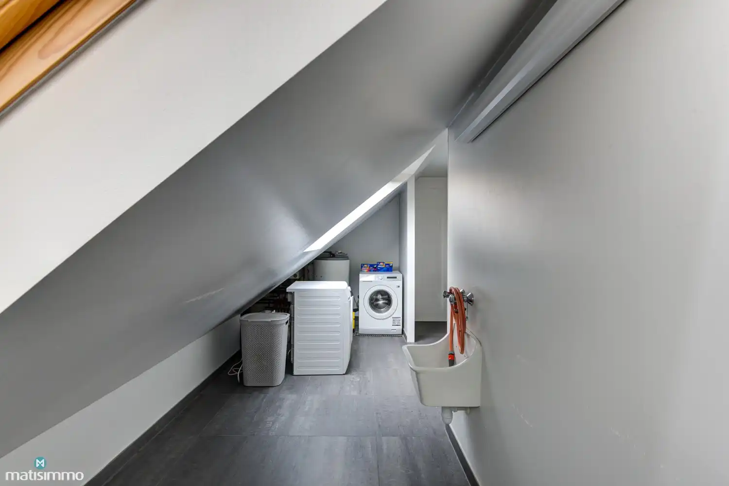 ZEER RUIM EN MODERN DUPLEXAPPARTEMENT (234M²) MET 5 SLAAPKAMERS, 2 BADKAMERS, 2 TERRASSEN, 2 KELDERS, DUBBELE GARAGE (60M²) (+ OPTIONEEL GARAGE) IN HET CENTRUM VAN LANAKEN foto 37