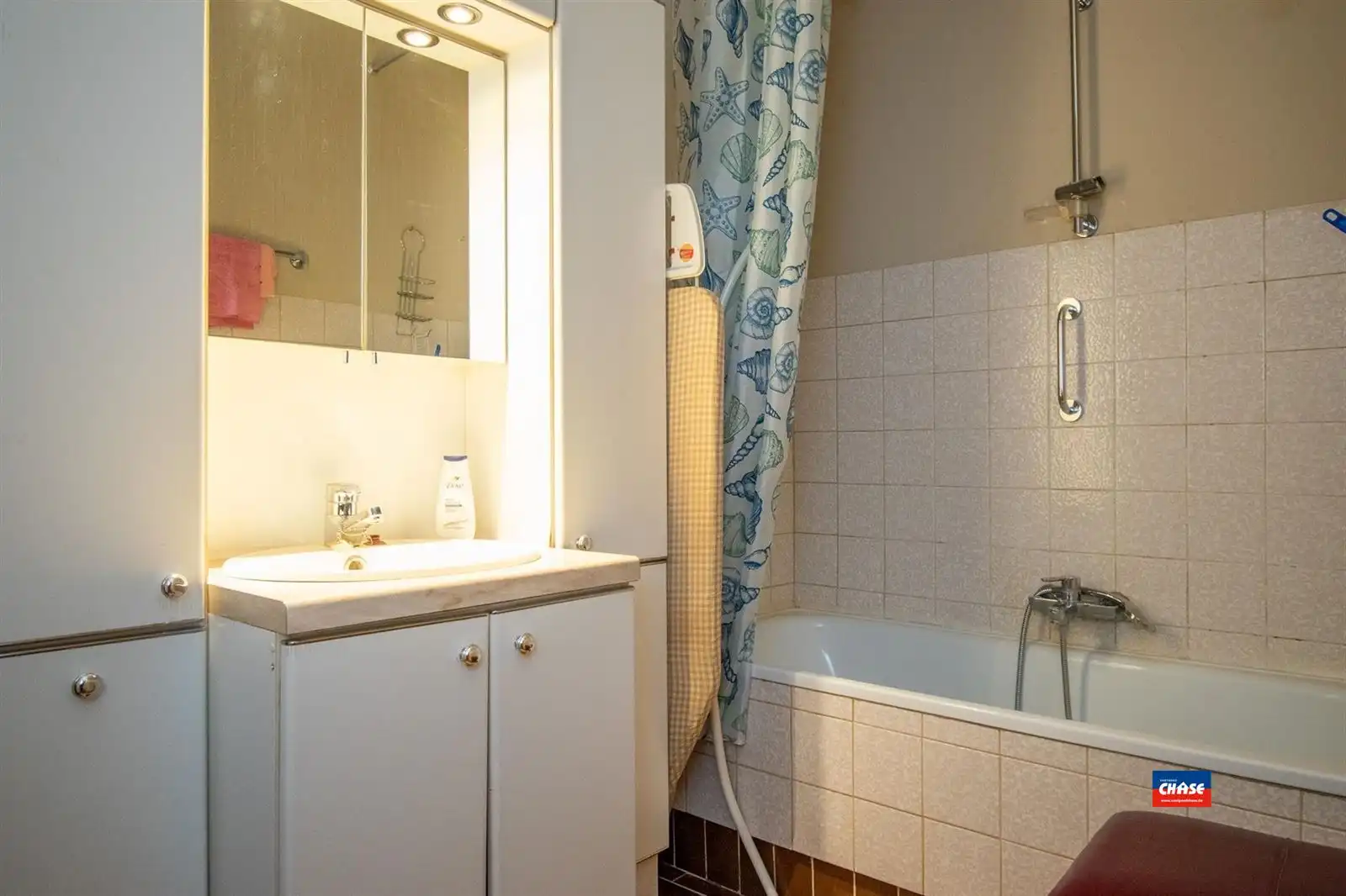 Instapklaar appartement met twee slaapkamers, terras en staanplaats foto 7