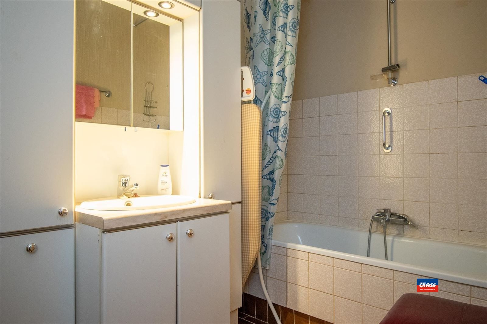 Instapklaar appartement met twee slaapkamers, terras en staanplaats foto 7