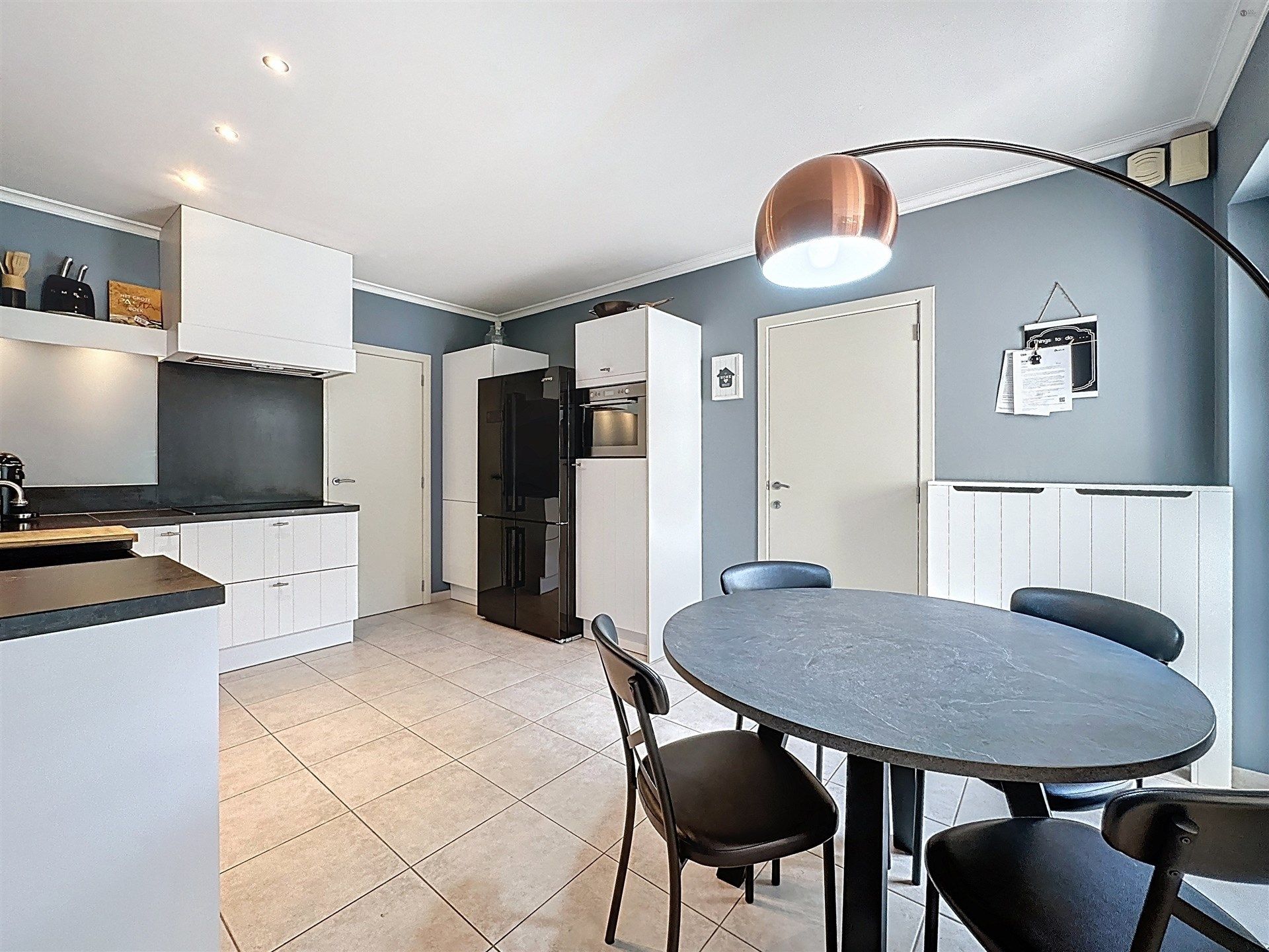 Moderne energiezuinig bungalow met garage op gunstige locatie! foto 2