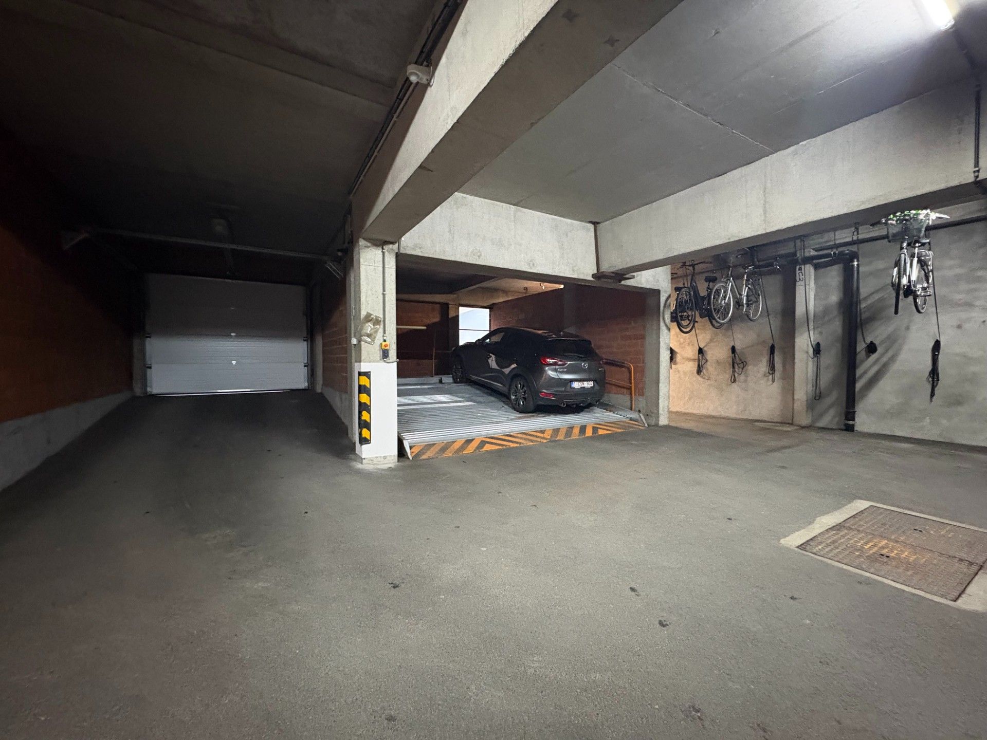 Ruim en lichtrijk 2-slaapkamerappartement in centrum Kortrijk foto 10