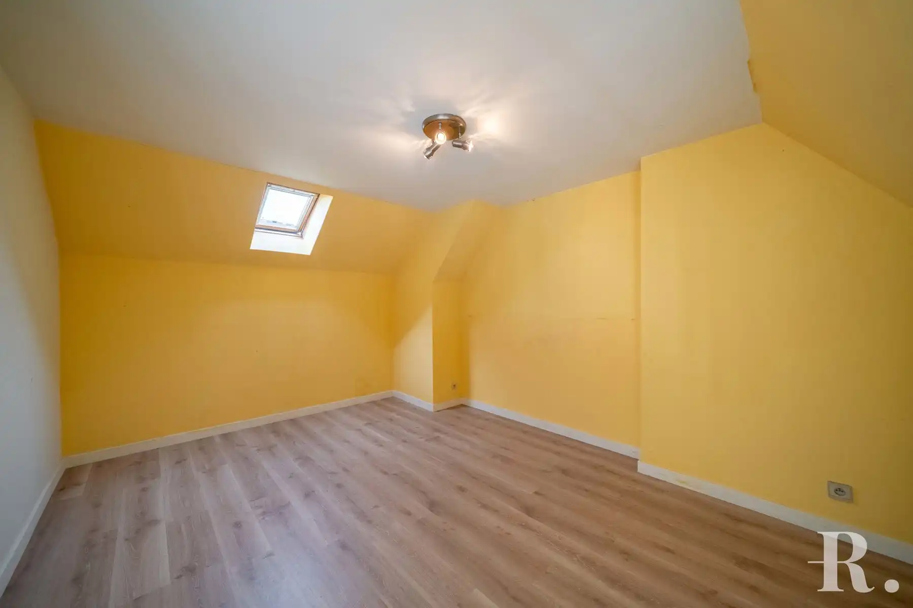 Ruim duplex dakappartement op goede locatie foto 4
