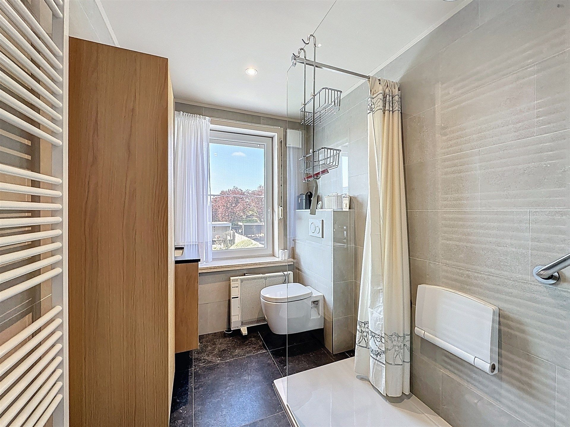 Instapklare gezinswoning met garage, 5 slaapkamers en gezellige tuin op 450m²! foto 10