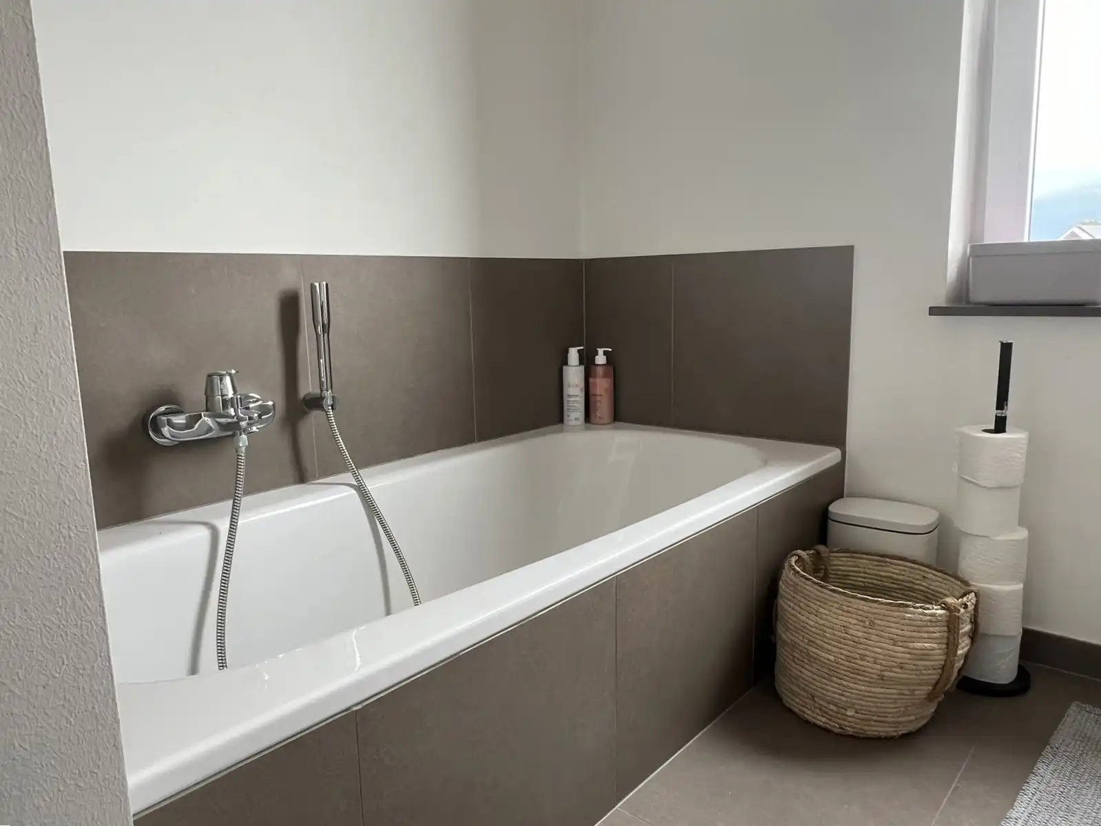 Comfortabele  instapklare woning met drie slaapkamers, tuin en dubbele garage.   foto 8