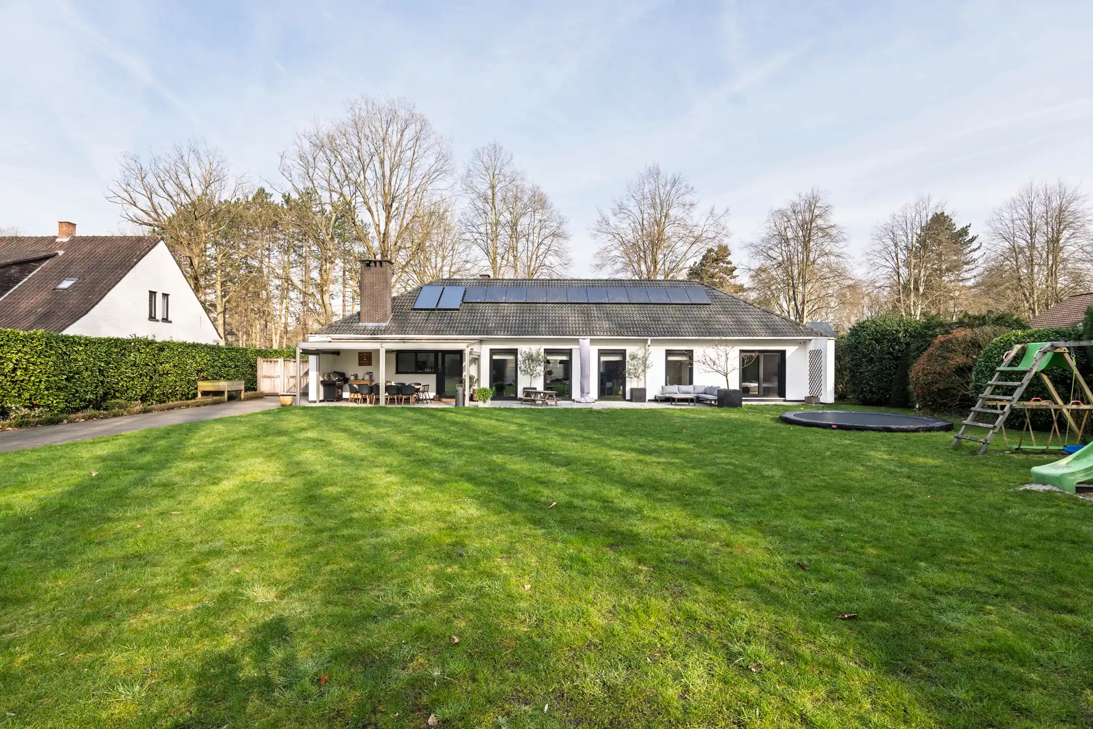 Instapklare gelijkvloerse villa op toplocatie (ca. 2.028 m²) foto 27