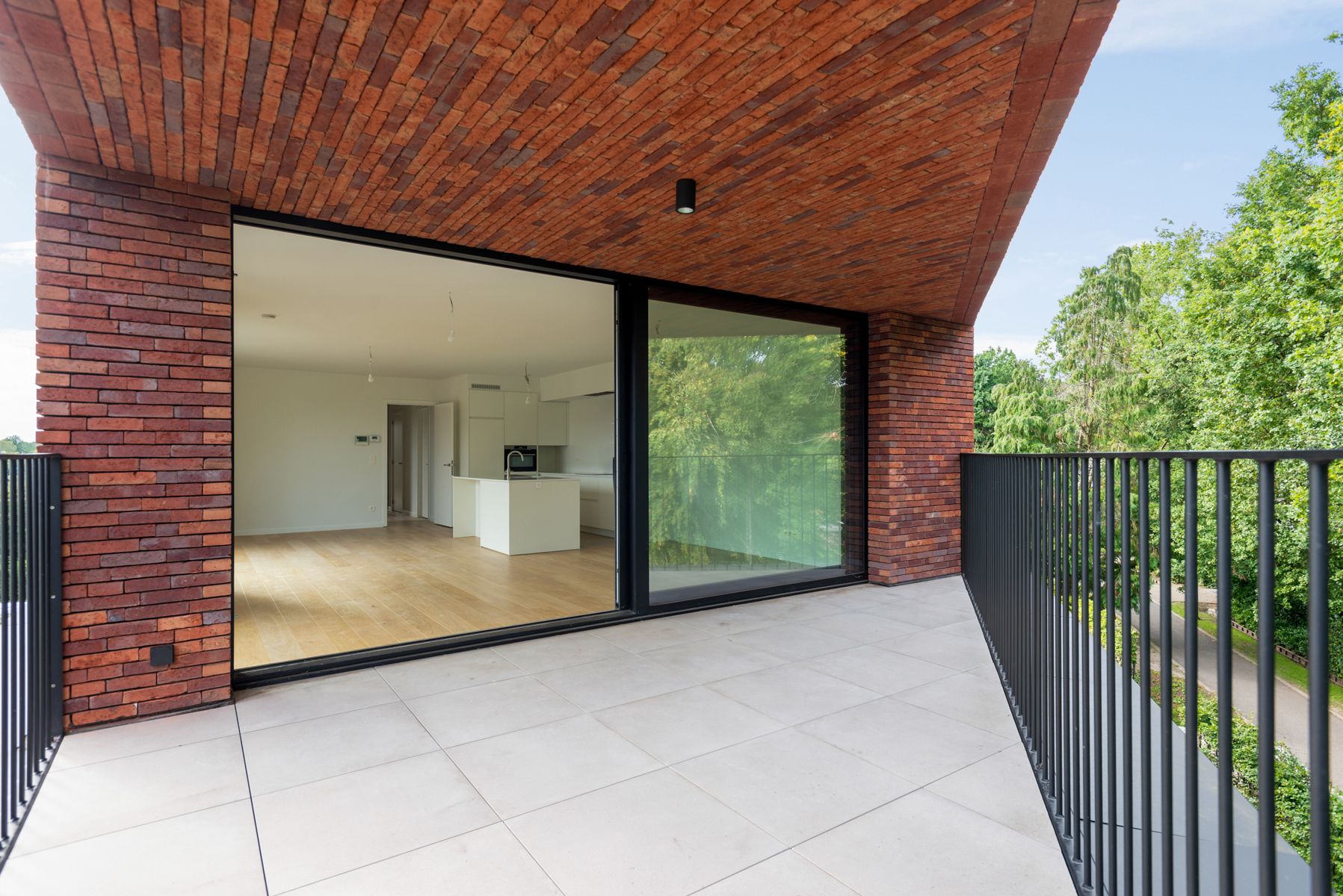 Recent appartement op 2de verdieping in een gebouw met lift. foto 3