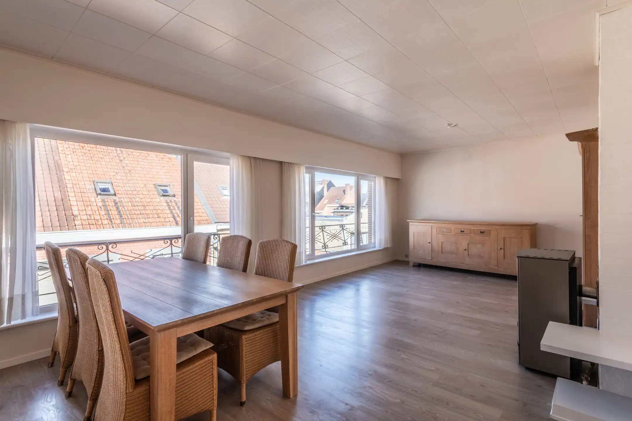 Instapklaar 2-slaapkamerappartement met zonnig terras te koop in De Panne. foto 24