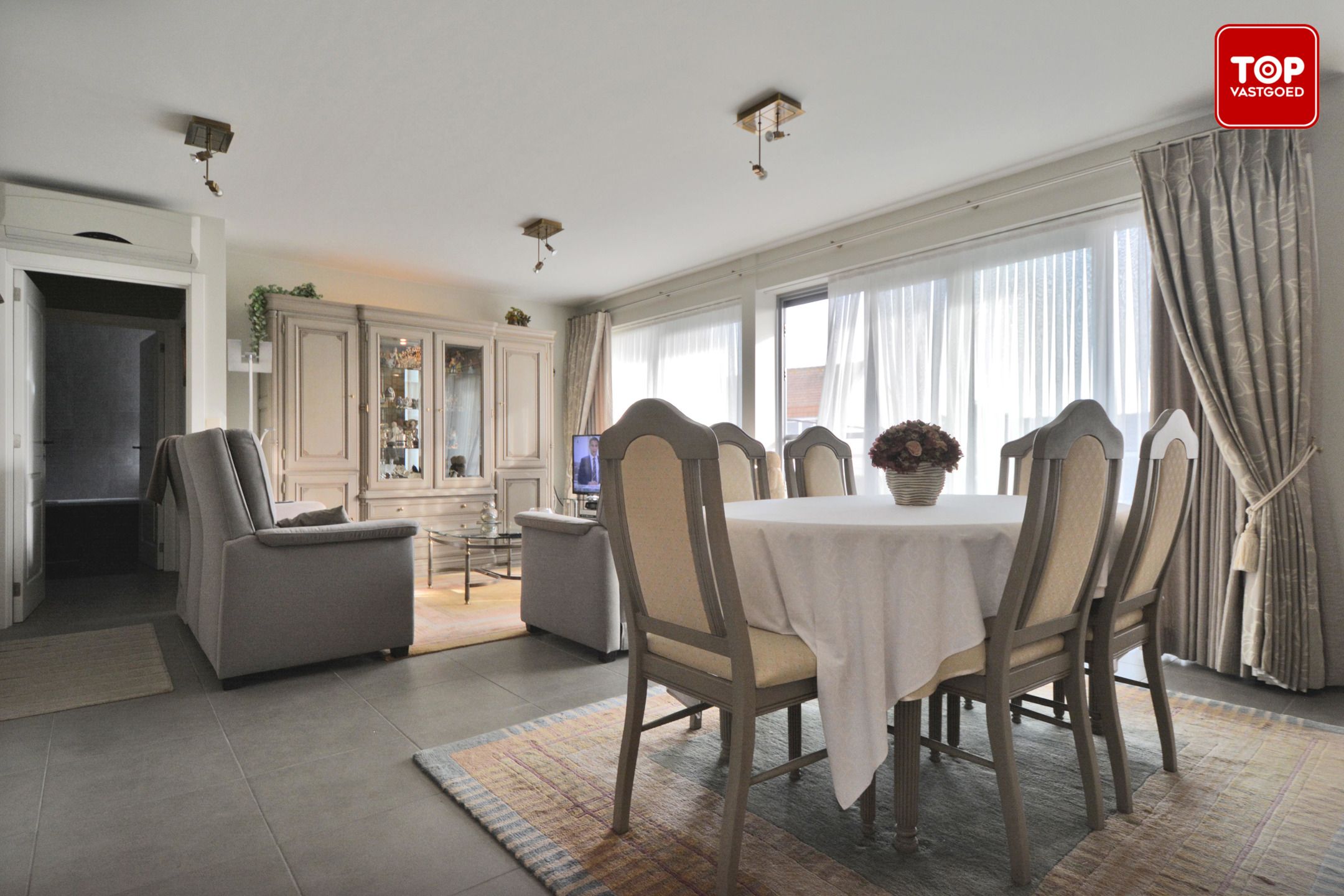 Instapklaar duplex appartement met  2 terrassen. foto 3