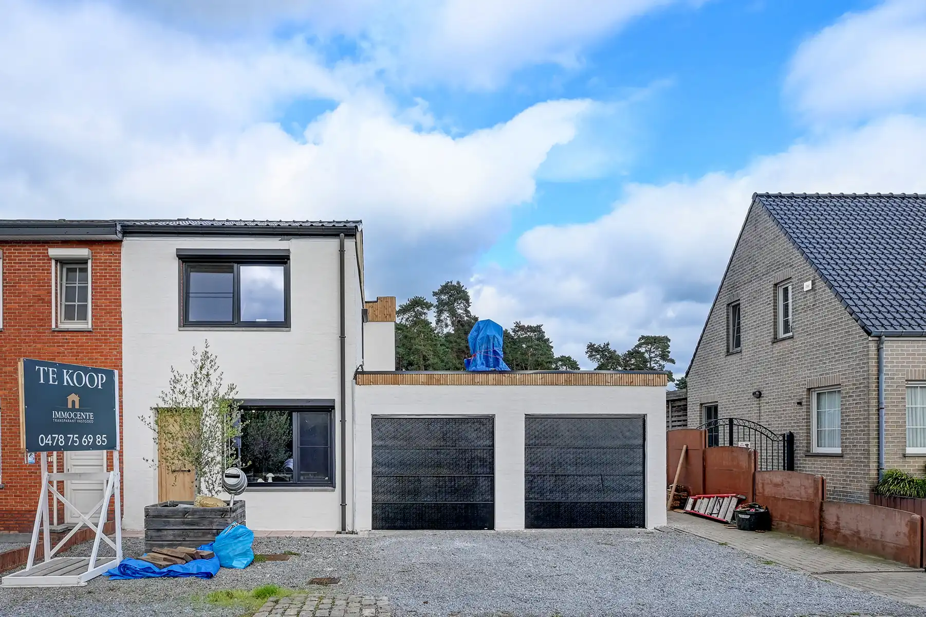 Instapklare, gerenoveerde woning (165 m²) met 2 slaapkamers (mogelijkheid tot 3), veranda en dubbele garage. foto 3