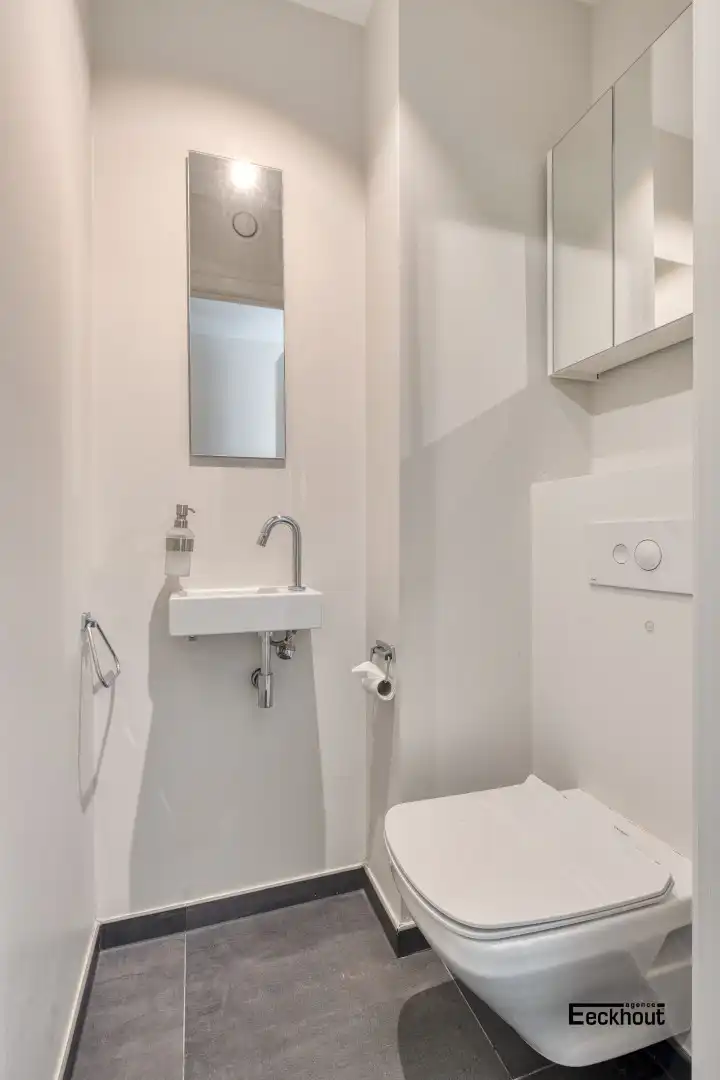 Instapklaar 2-slaapkamer appartement met ruim terras gelegen aan de Spuikom te Bredene! foto 13