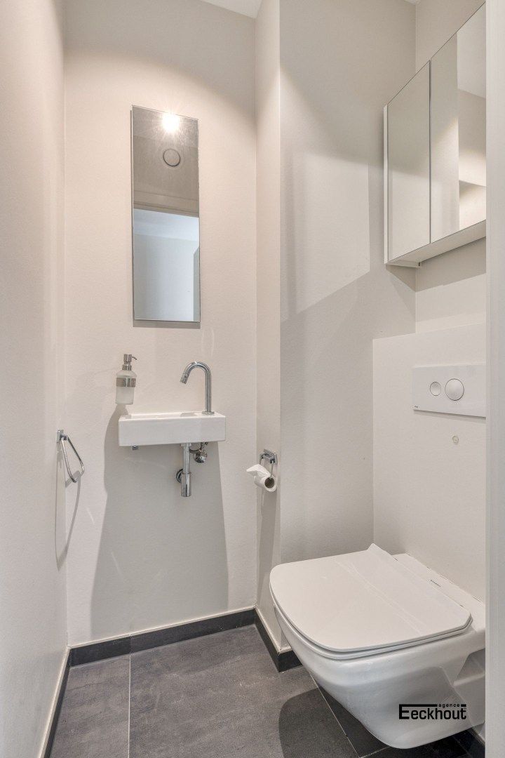 Instapklaar 2-slaapkamer appartement met ruim terras gelegen aan de Spuikom te Bredene! foto 13