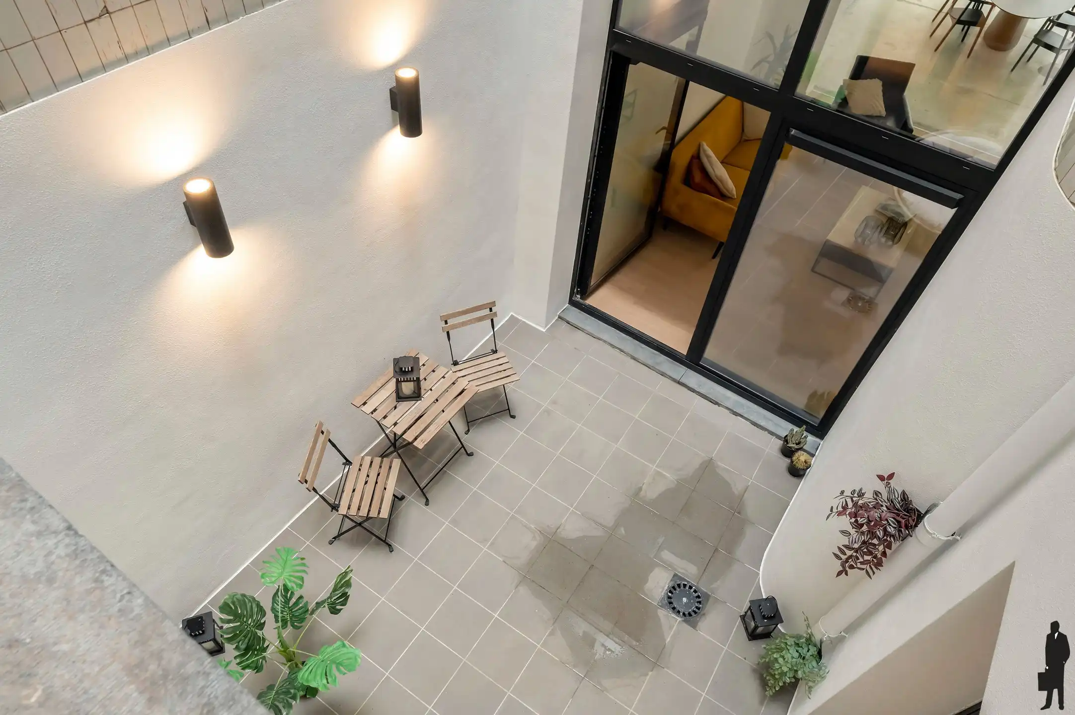 Gerenoveerde duplex met terras foto 15