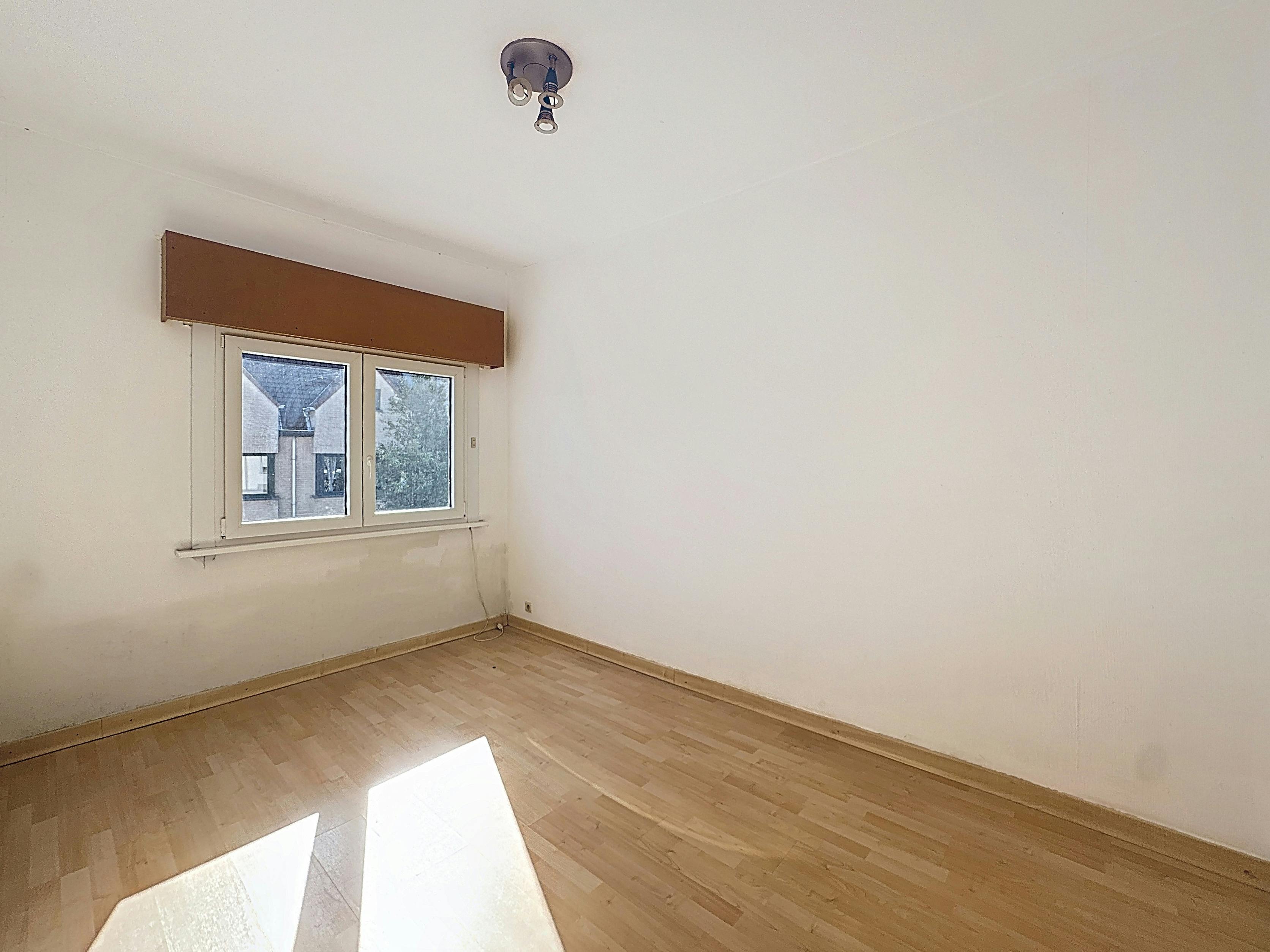 Huis met 3 slaapkamers en veel potentieel te koop in Heist foto 15