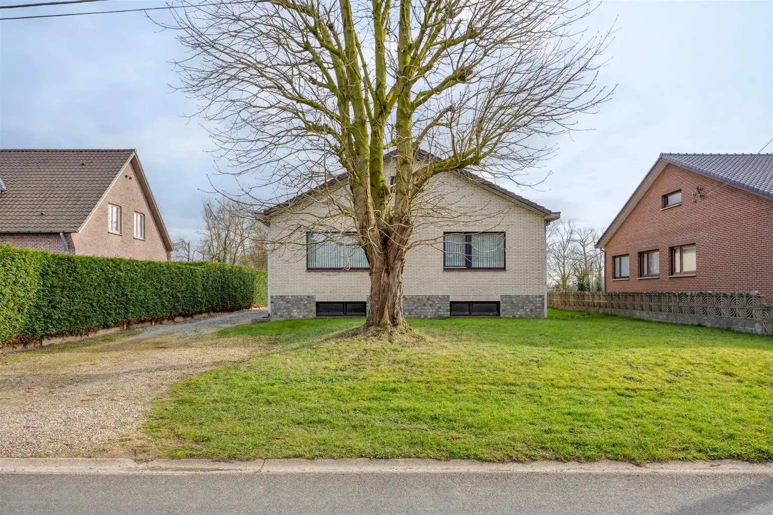 Vrijstaande woning op een uitzonderlijk perceel van 29a95ca met 4 slaapkamers en inpandige garage, gelegen op een rustige toplocatie nabij het centrum van Maaseik. foto 35