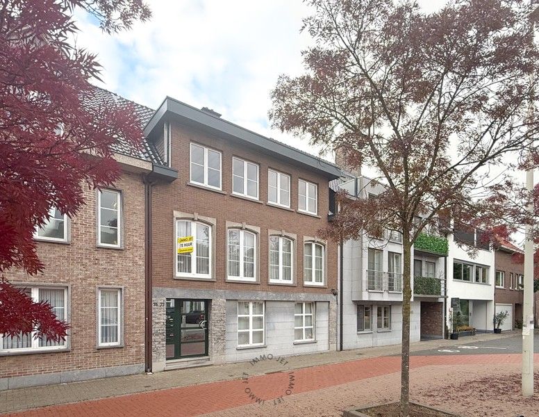 Ruim duplex appartement met 2 slaapkamers nabij centrum Beveren foto {{pictureIndex}}
