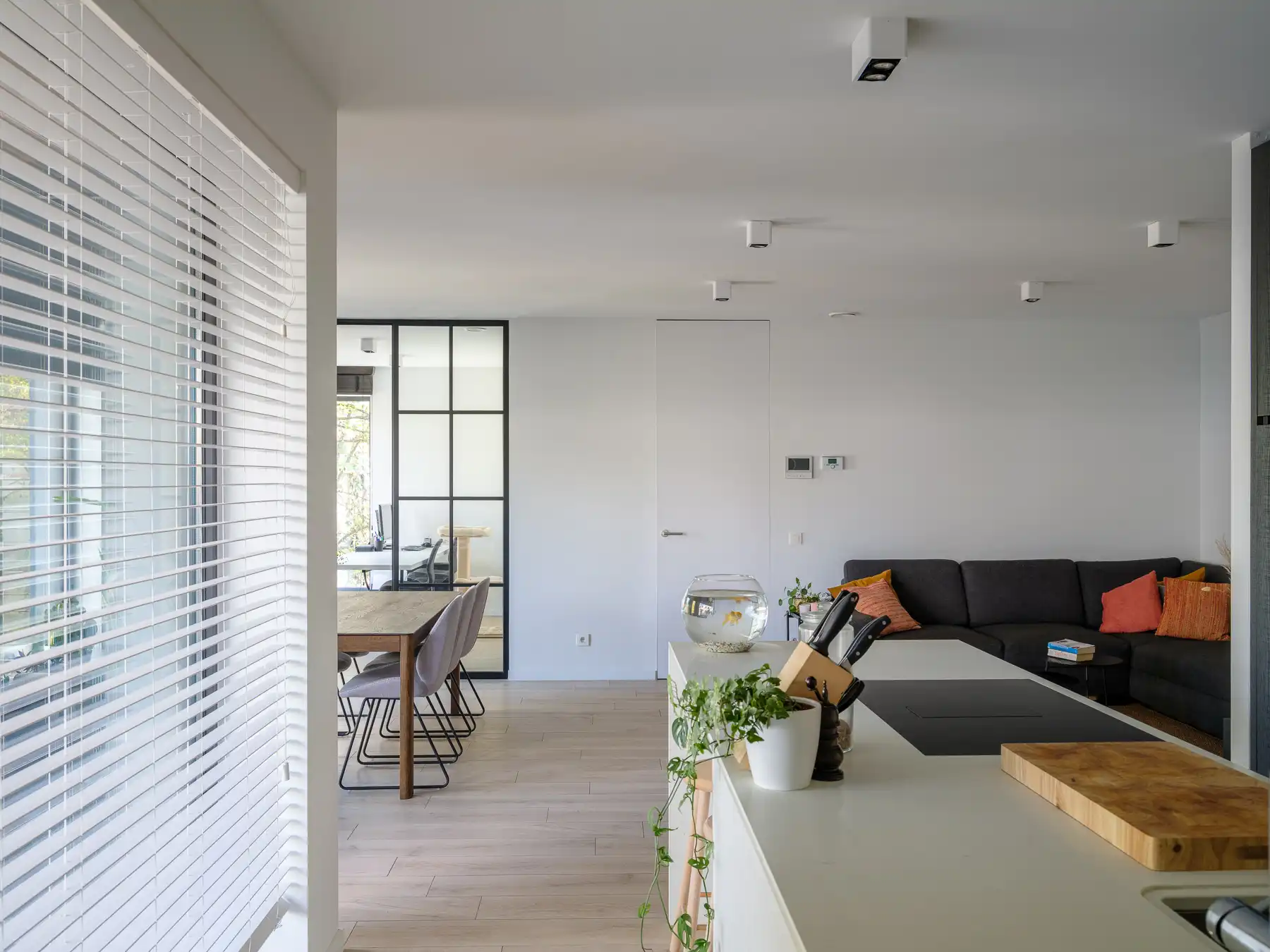 Kwalitatief afgewerkt appartement met terras foto 3