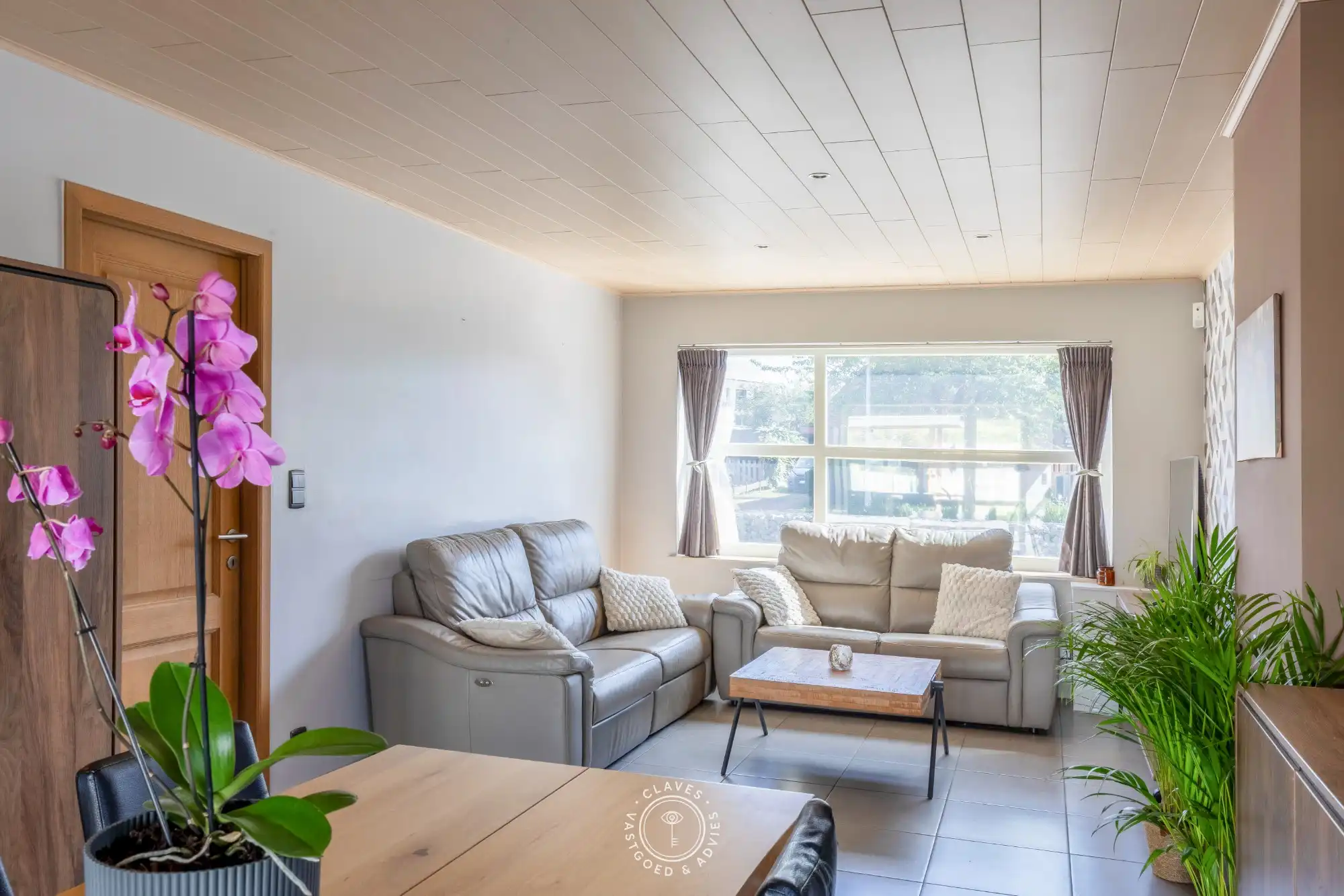 Vernieuwde halfopen bebouwing met 3 slaapkamers en prachtige tuin foto 5