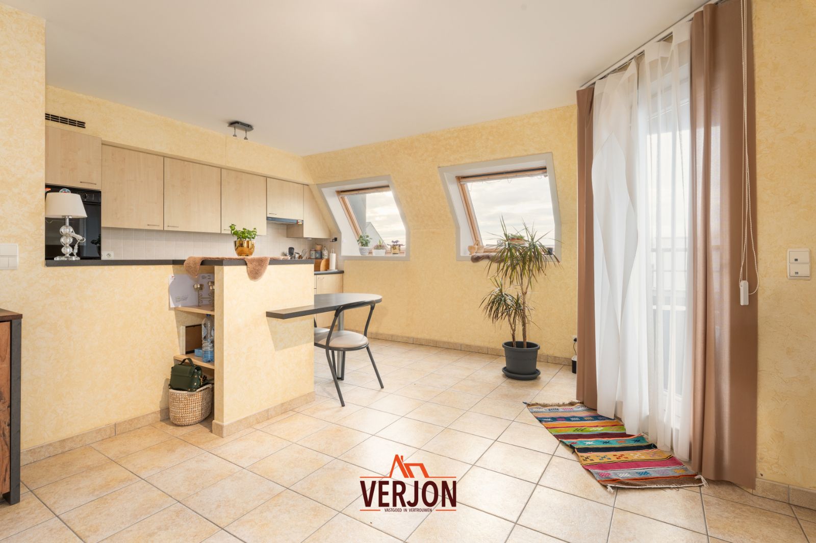 Ruim en gezellig appartement in het centrum van Ardooie! foto 6