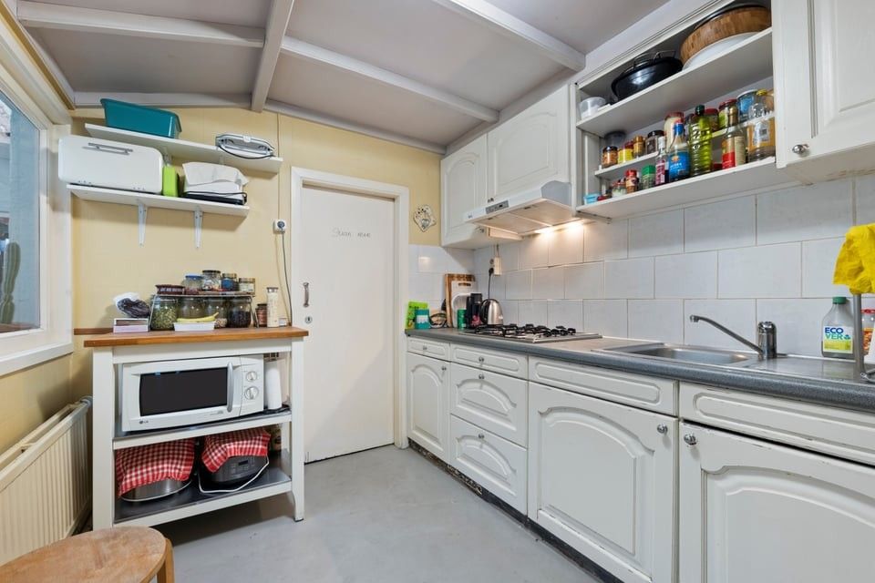 OP TE FRISSEN STADSWONING IN SINT-TRUIDEN foto 10