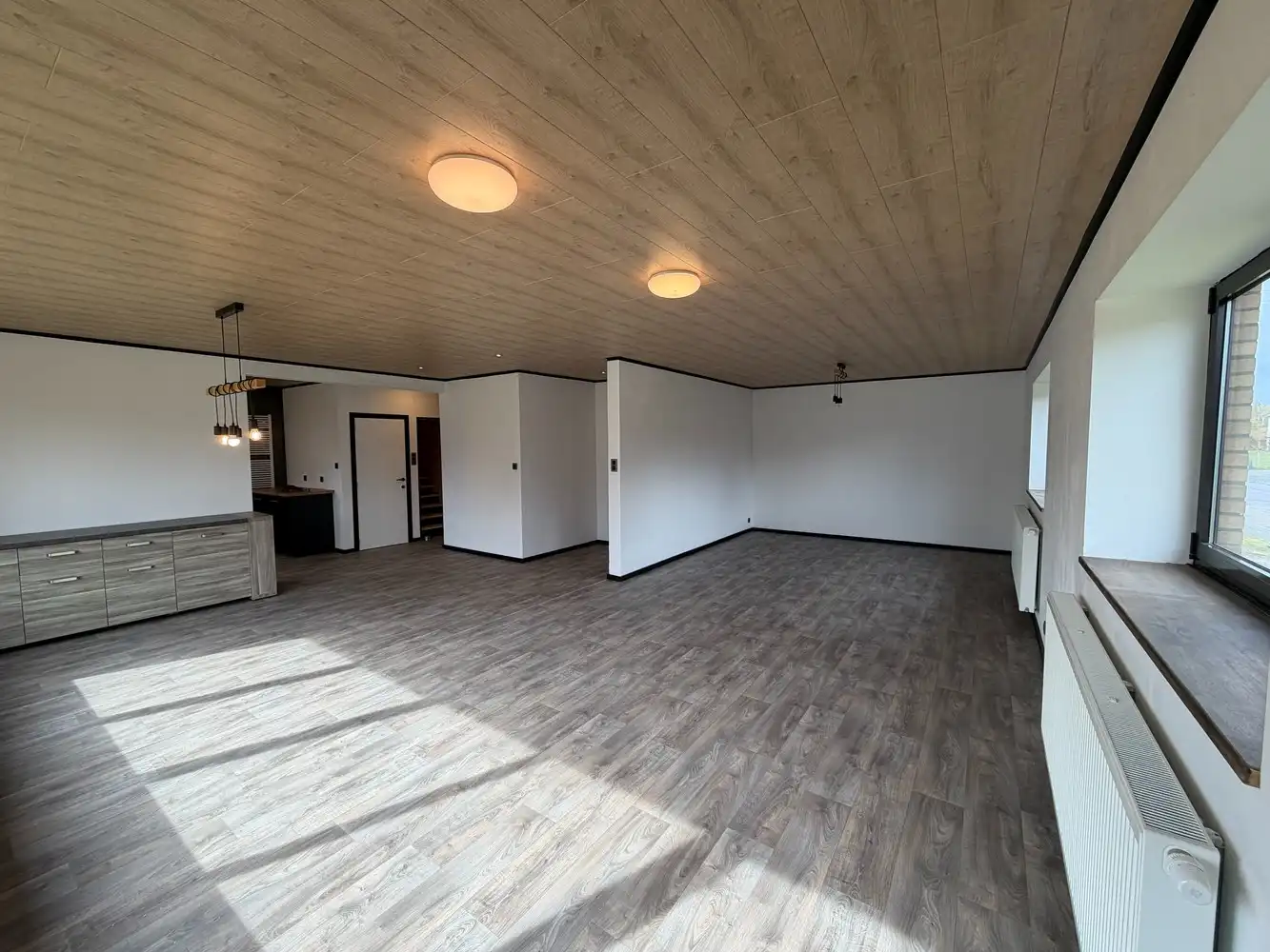 Ruime en lichtrijke vrijstaande woning foto 3