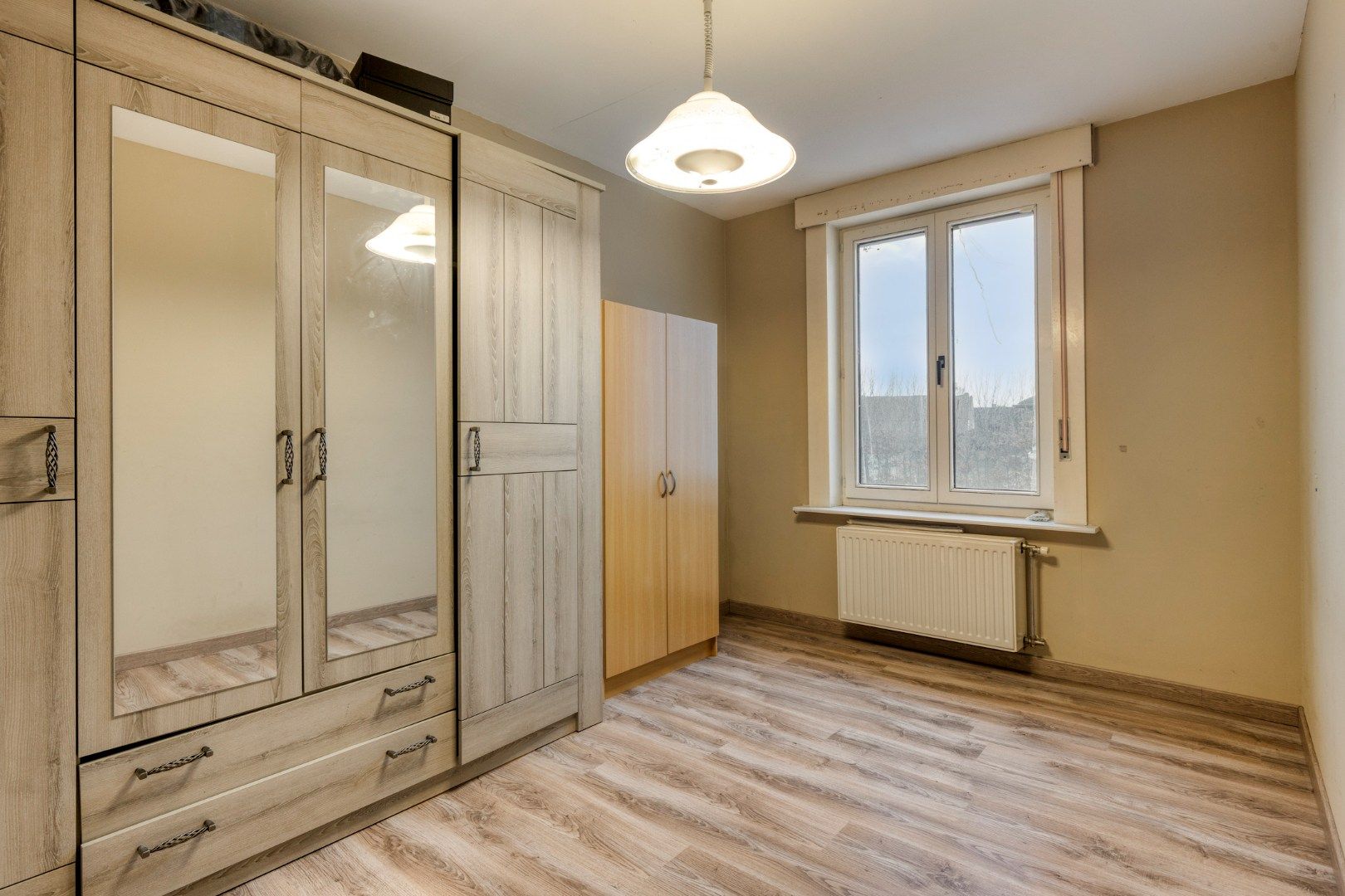 Ruime woning met 4 slaapkamers, garage en tuin in een leuke buurt! foto 10