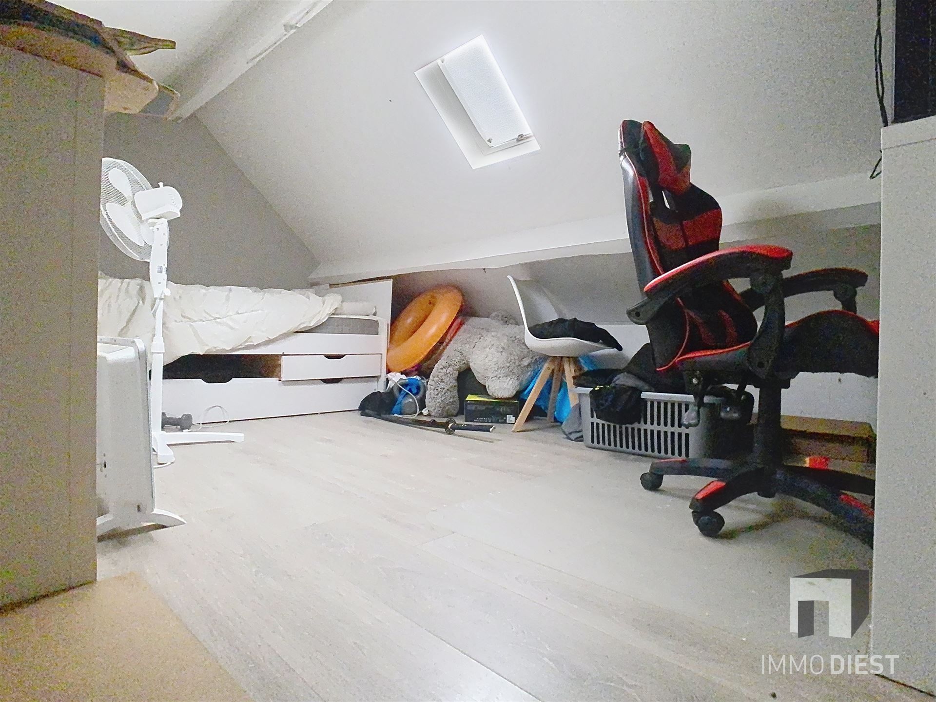 Charmante gerenoveerde woning met 4 slpkmrs foto 17