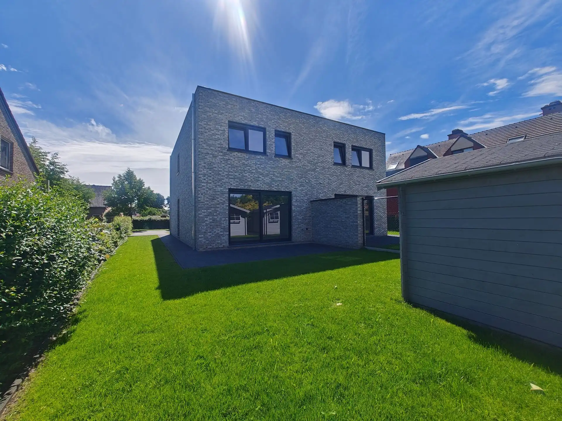Instapklare nieuwbouwwoning met 3 slaapkamers in een rustige, kindvriendelijke buurt van Maasmechelen. foto 4