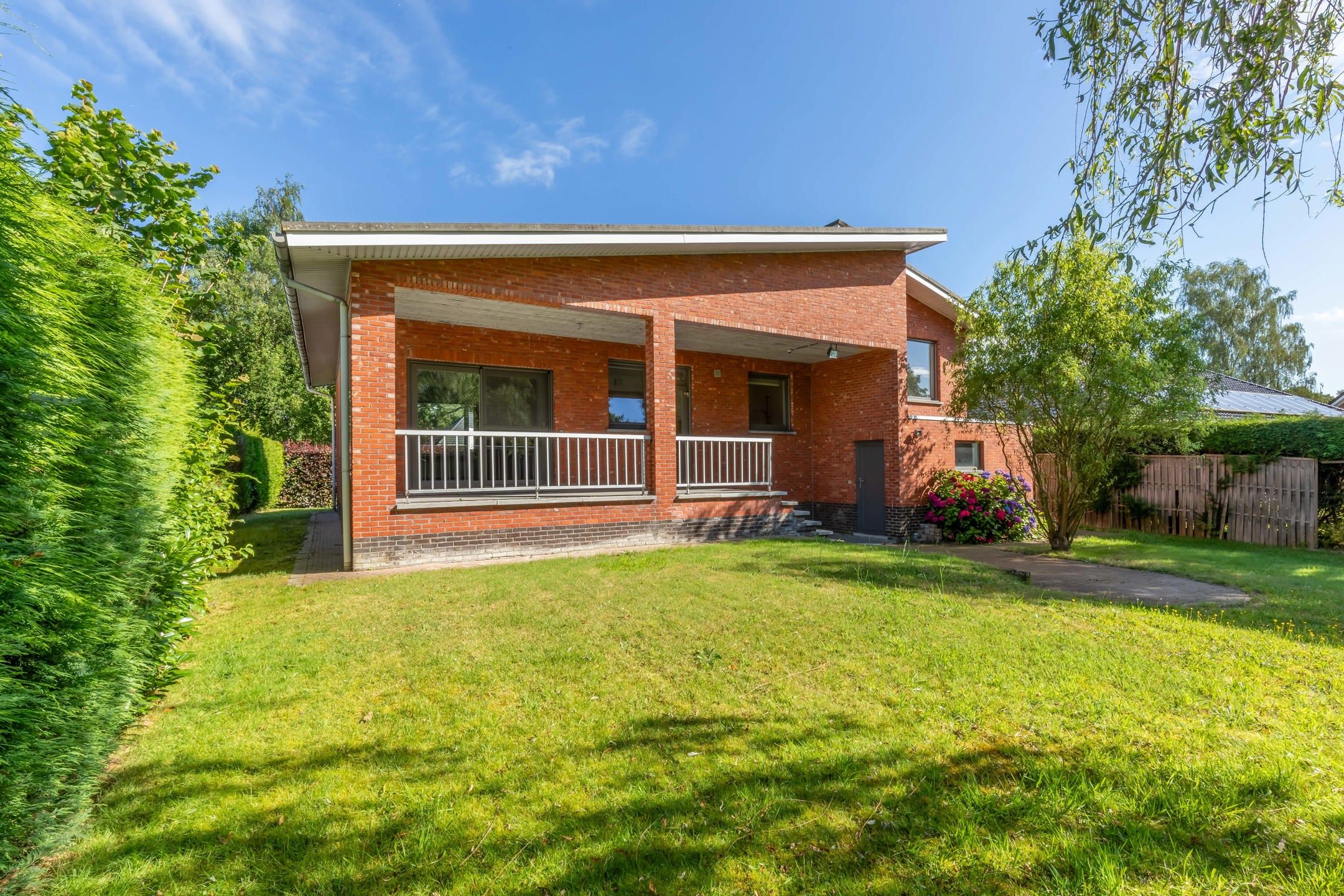 Split level woning in de geliefde "Bloemenwijk" te Halle foto 3