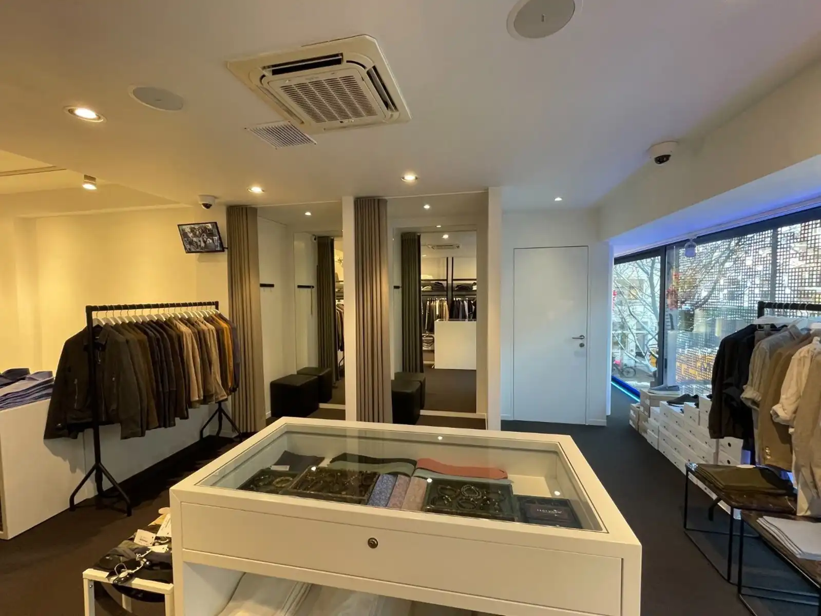 Exclusieve handelsruimte te huur in het hart van Hasselt foto 5