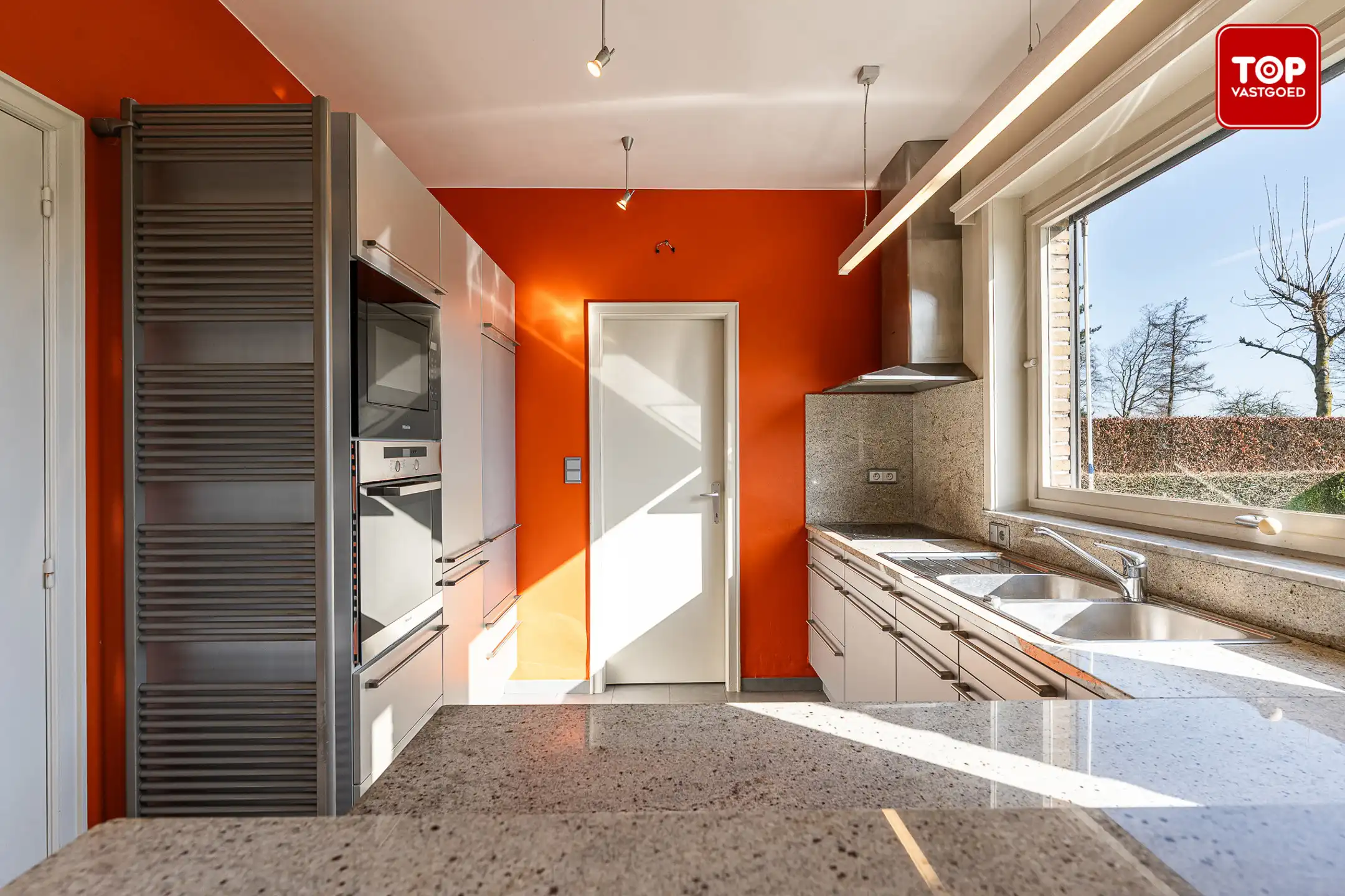 Ruime woning met uitzonderlijk potentieel op rustig gelegen perceel foto 8