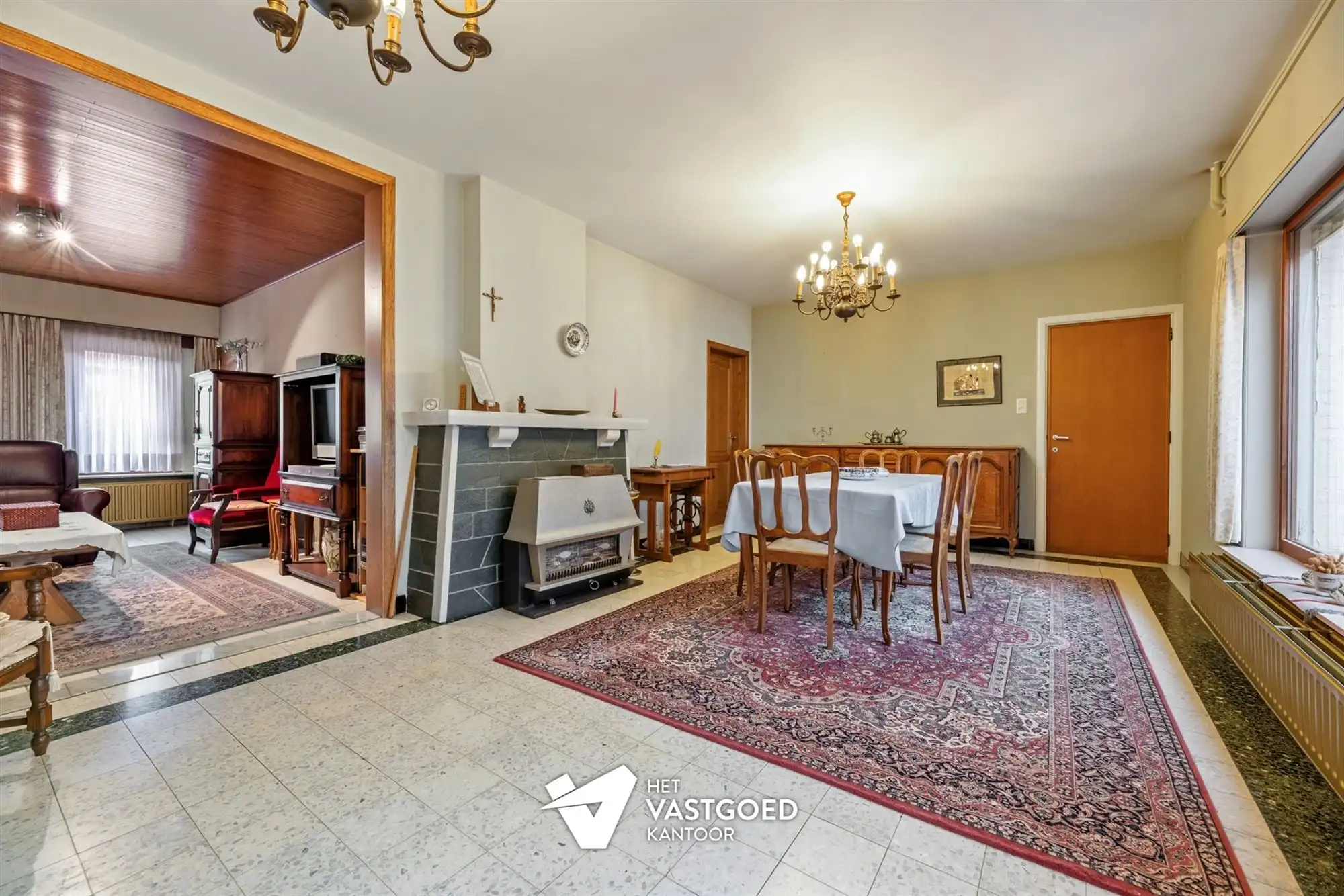 CENTRAAL GELEGEN, RUIME WONING MET VEEL MOGELIJKHEDEN! foto 4