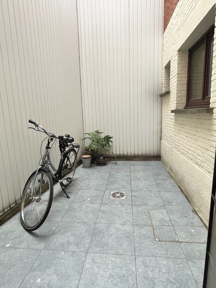 Kleinschalig opbrengsteigendom met 3 ruime appartementen op toplocatie foto 30