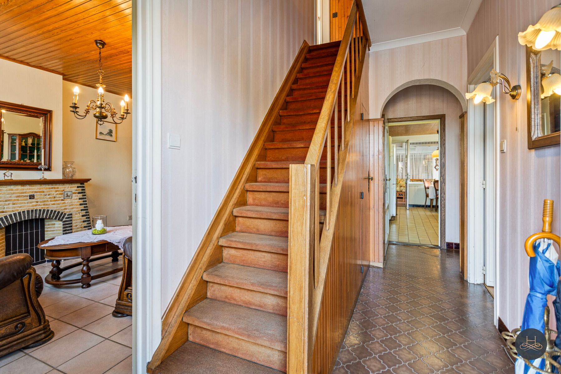 Karaktervolle en ruime halfopen woning met leuke tuin foto 4