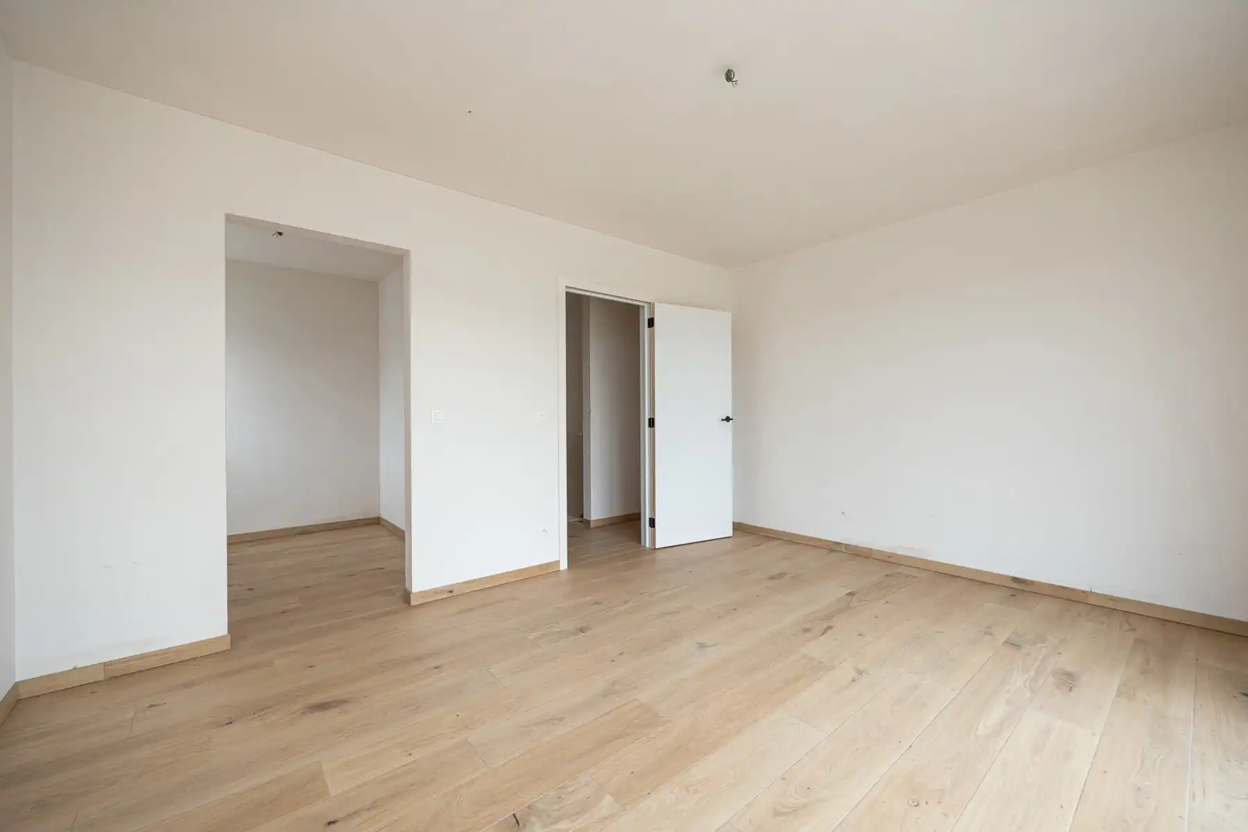 Halfopen woning met 3 slaapkamers en carport/fietsenberging op perceel van ca 320m² foto 14
