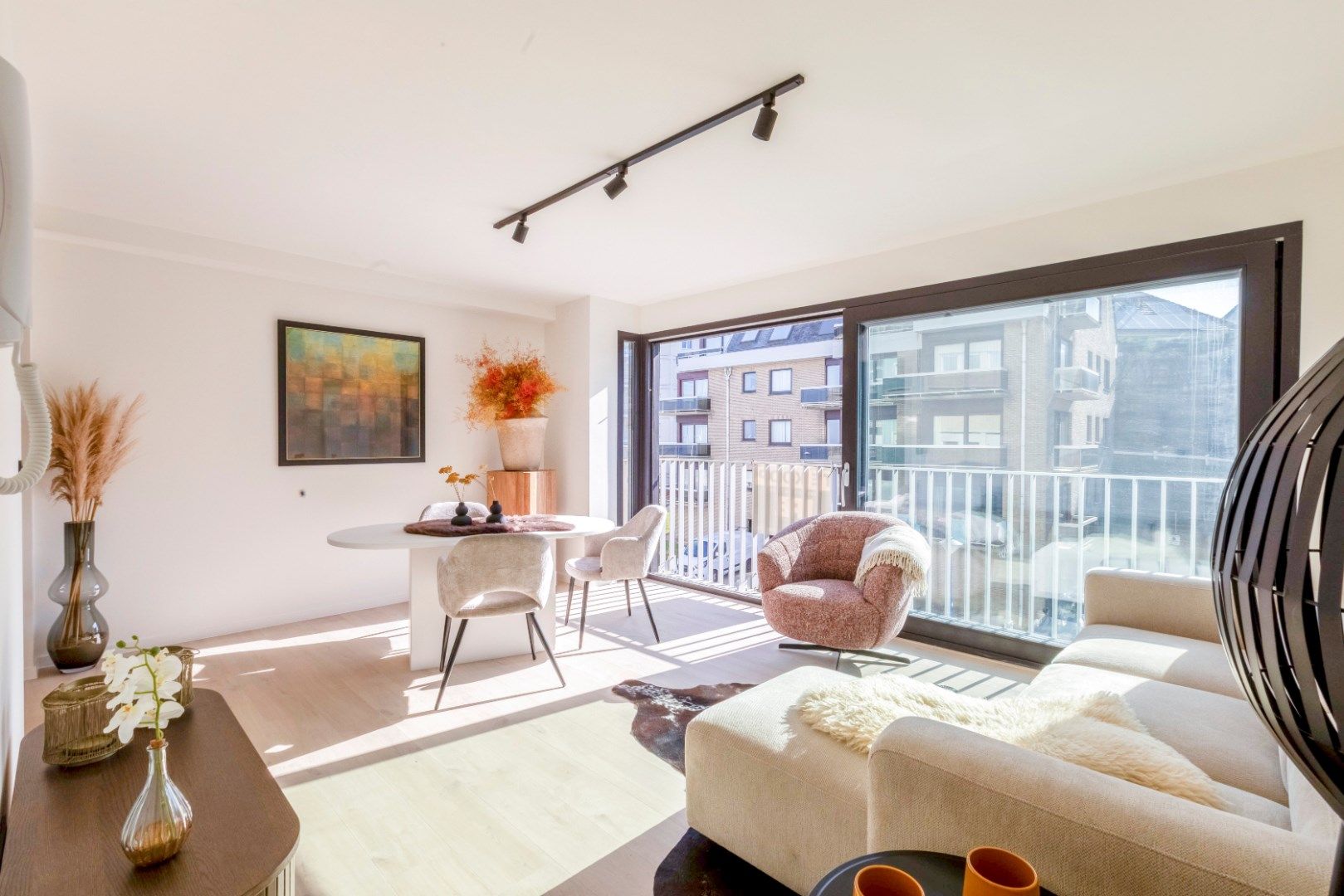 PRACHTIG GERENOVEERD APPARTEMENT met lateraal zeezicht te Koksijde  foto {{pictureIndex}}