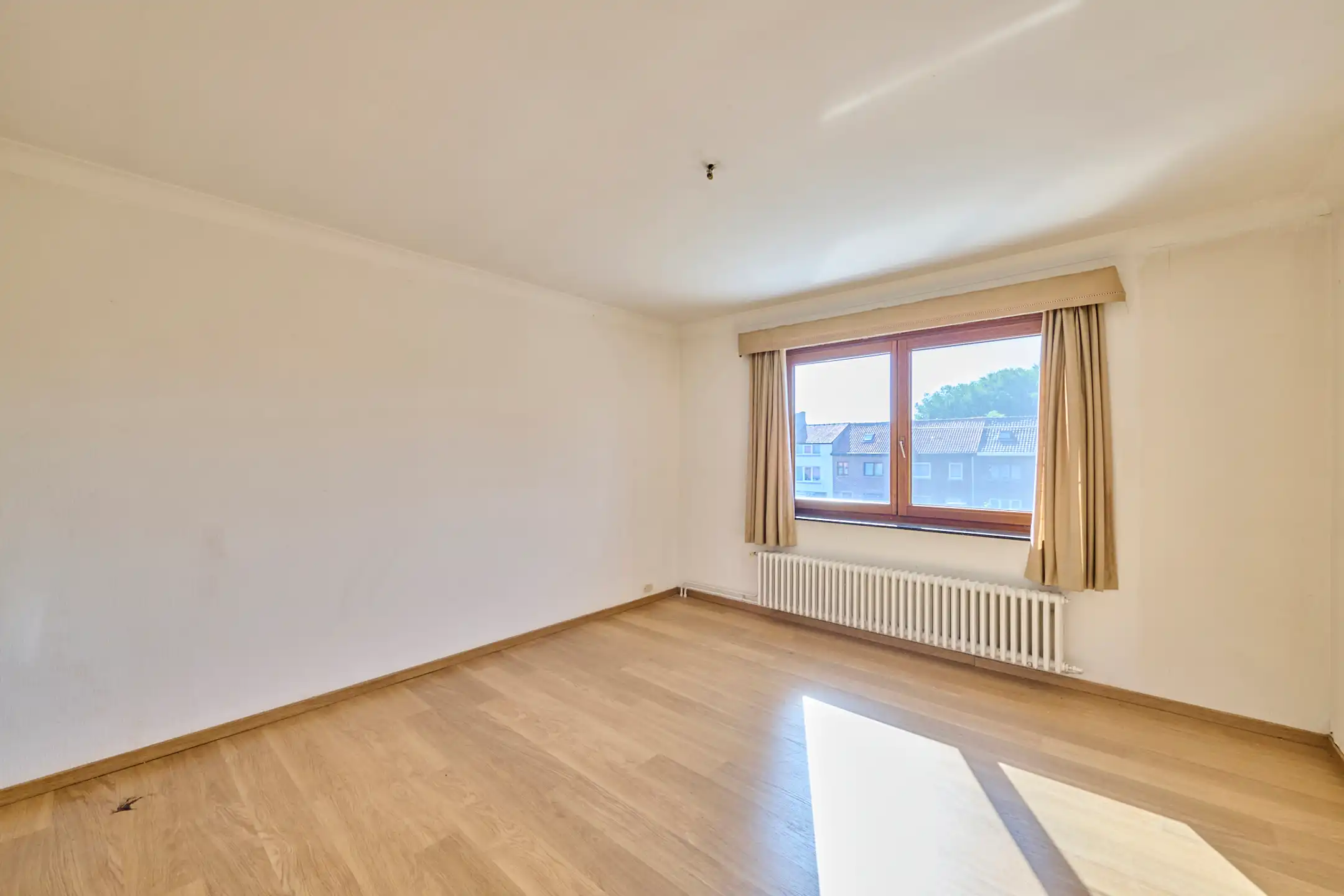 Goed onderhouden rijwoning op toplocatie met parking foto 10
