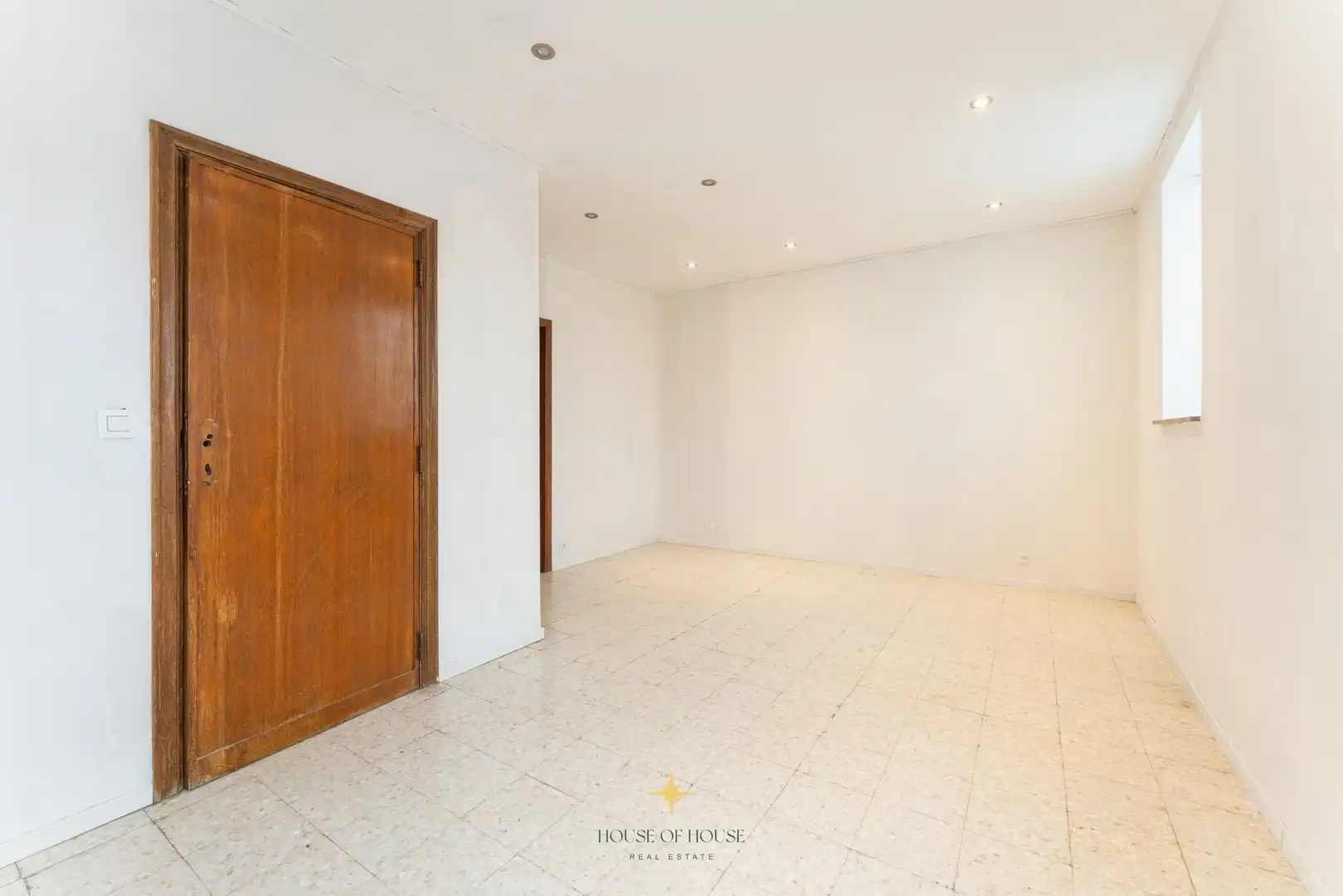 Ruime woning met garage én achterligggende loods foto 12