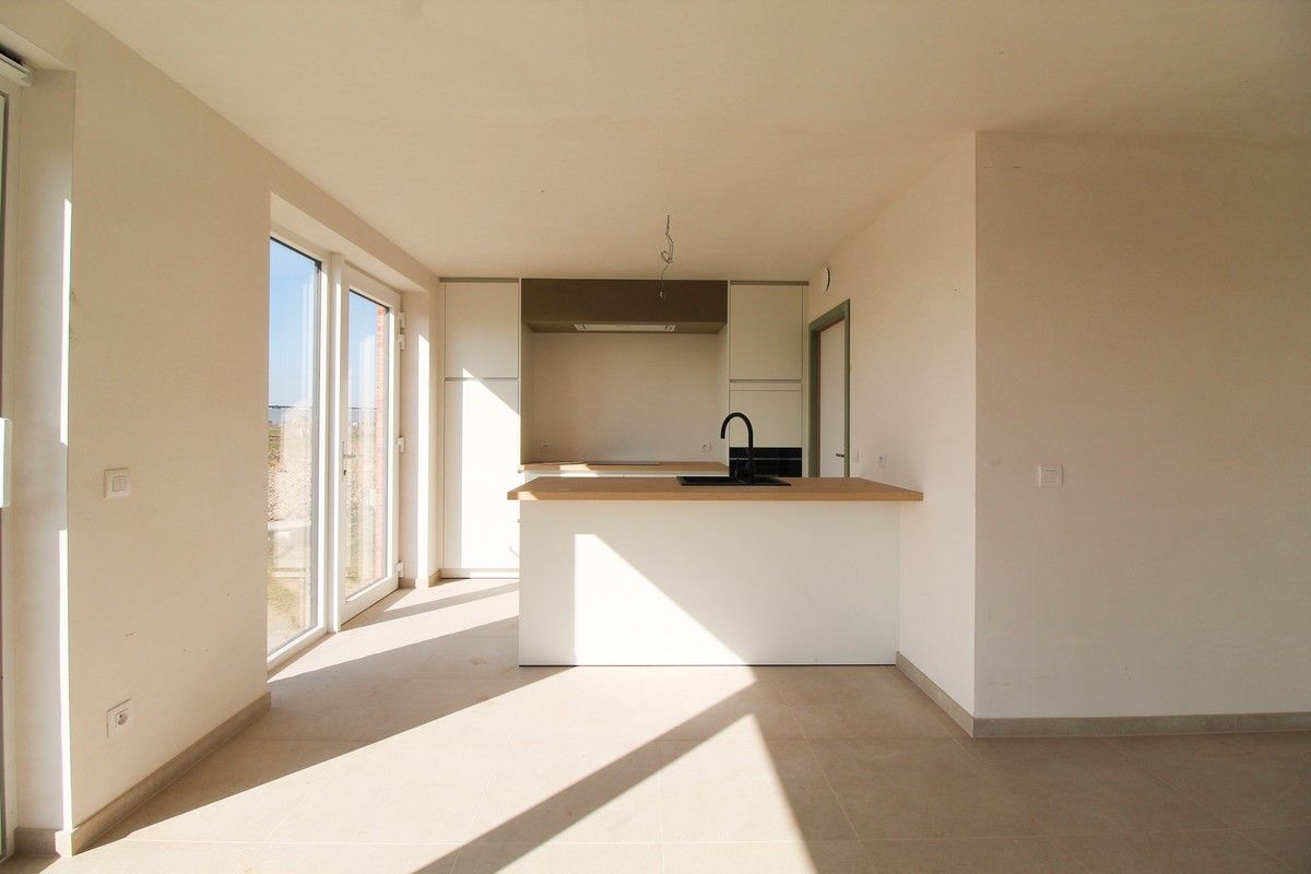 Halfopen nieuwbouwwoning met garage Roeselare foto 3