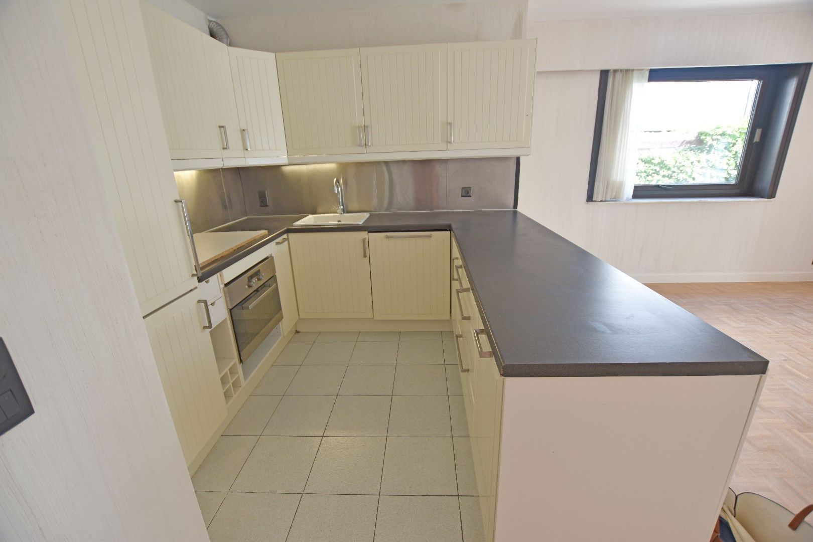 Ongemeubeld hoekappartement in hartje Zoute nabij het Albertplein foto 6