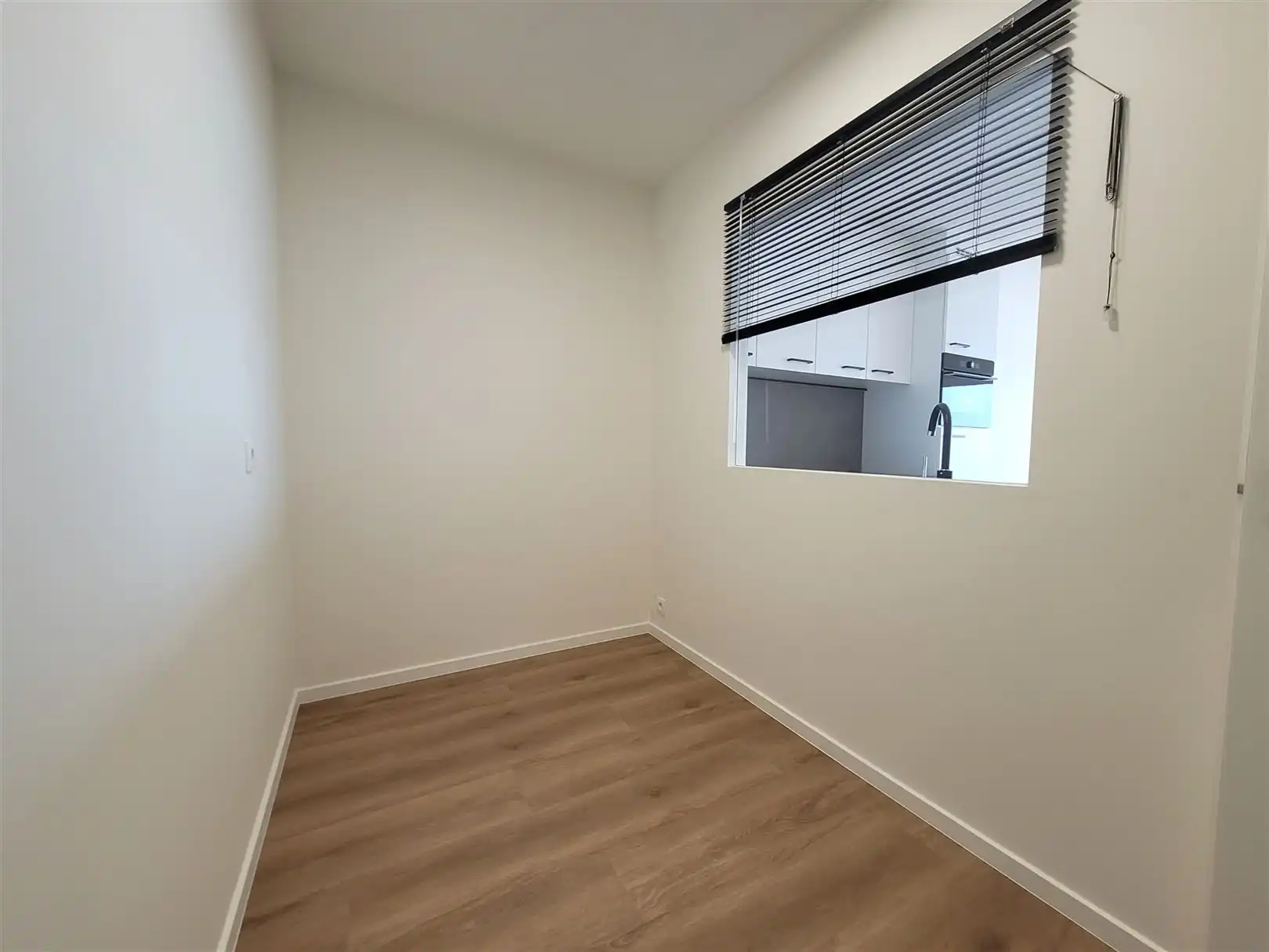Ongemeubeld appartement met 1 slaapkamer en slaaphoek foto 12