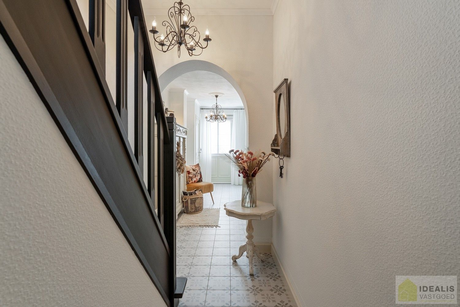 IDEALIS VASTGOED – Prachtige, stijlvolle woning mét B&B-gedeelte, van maar liefst +-315m² foto 6